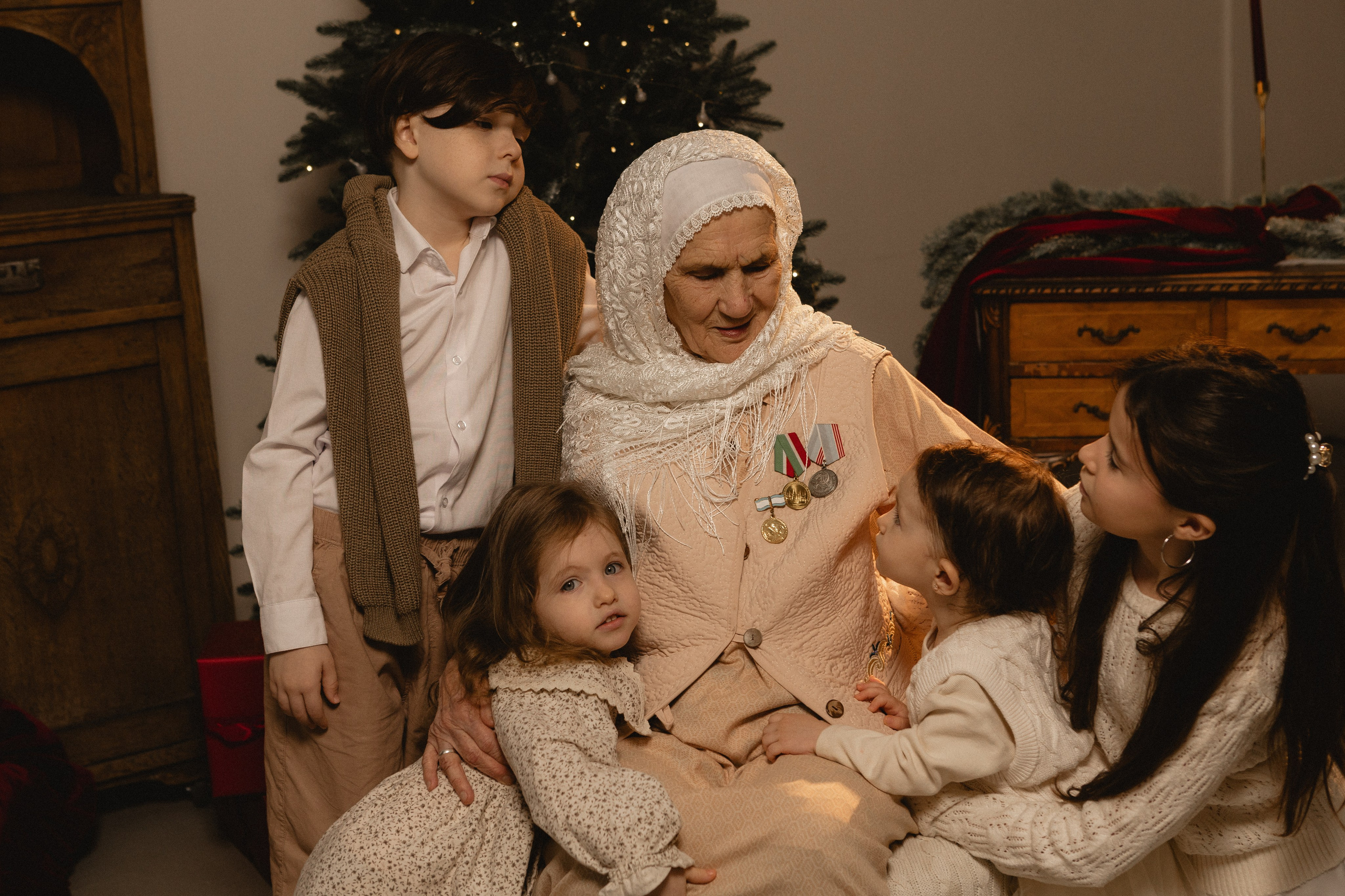 Бабушка с правнуками. Фотограф в Казани.Снимаю индивидуальные портреты, love story и свадьбы