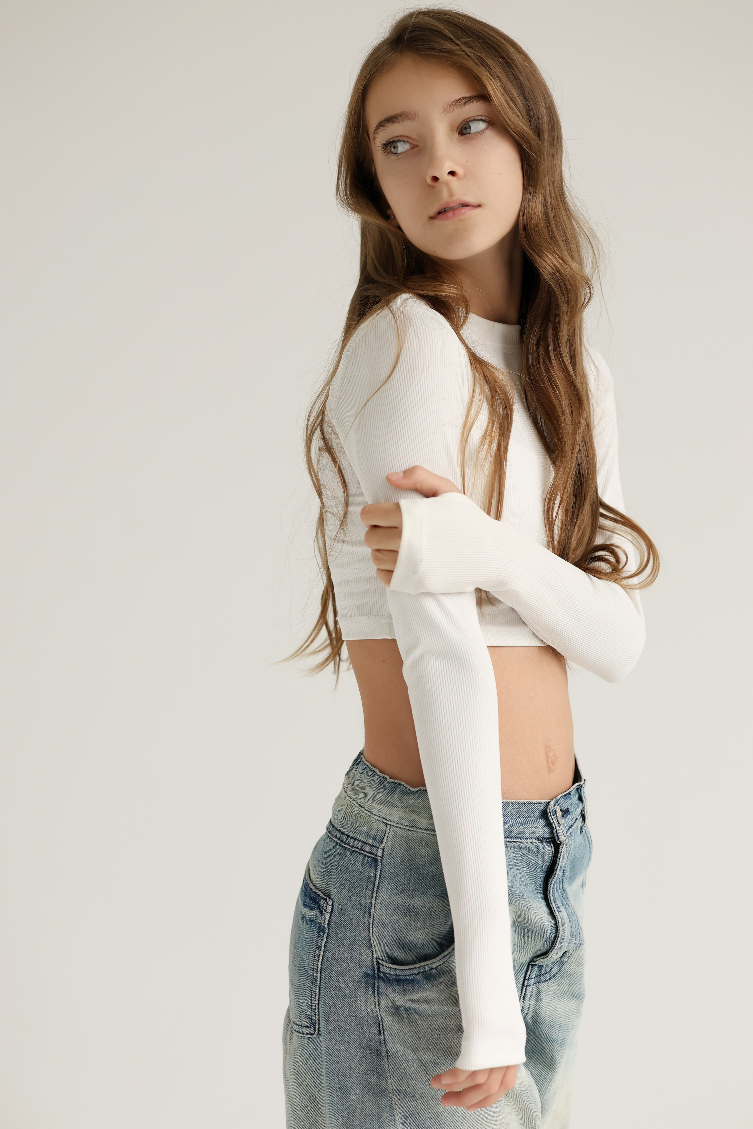 модельные тесты на белой циклораме при дневном освещении , при естественном освещении 