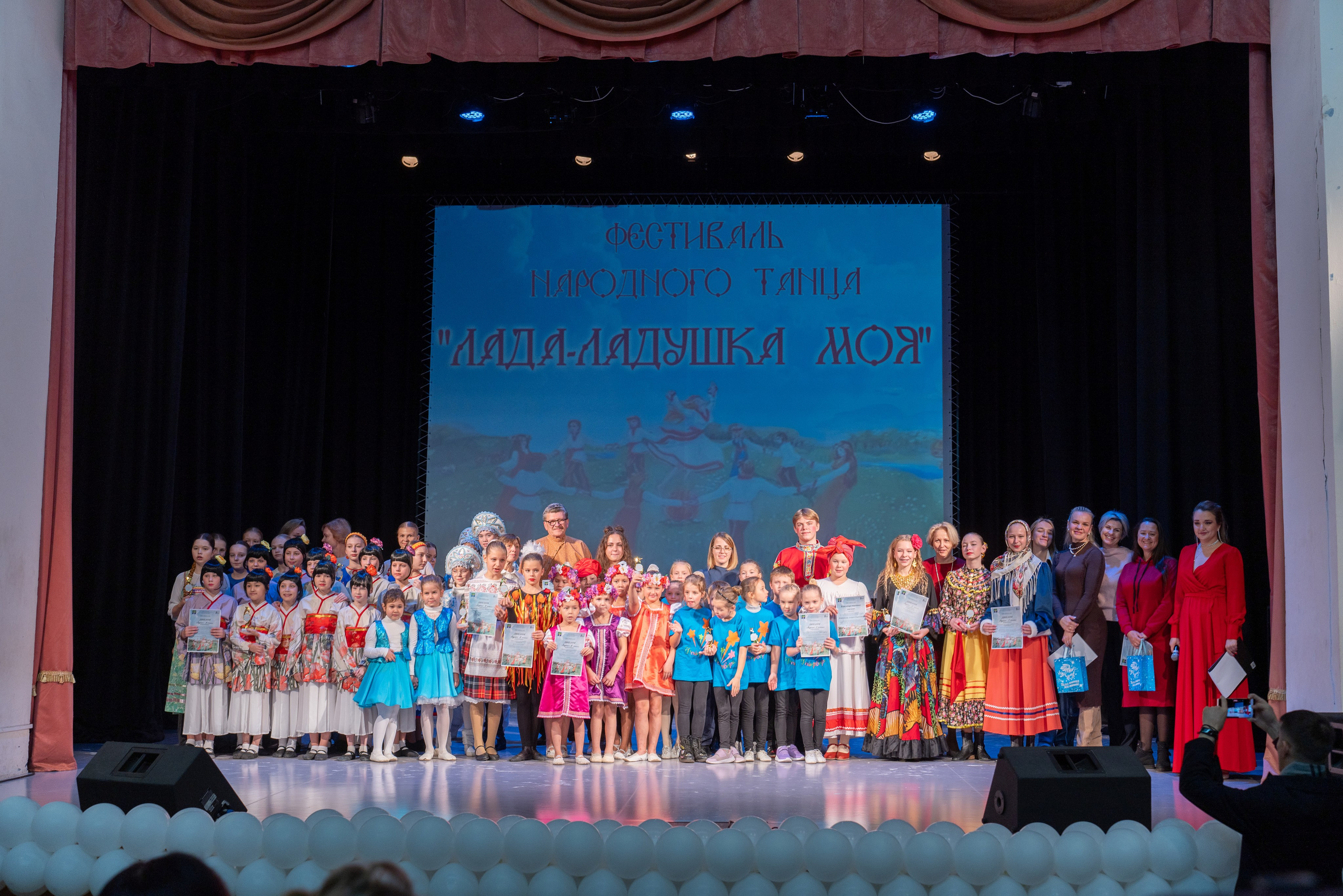 Народный танец. Репортажная съёмка в Санкт-Петербурге, Константин Петров