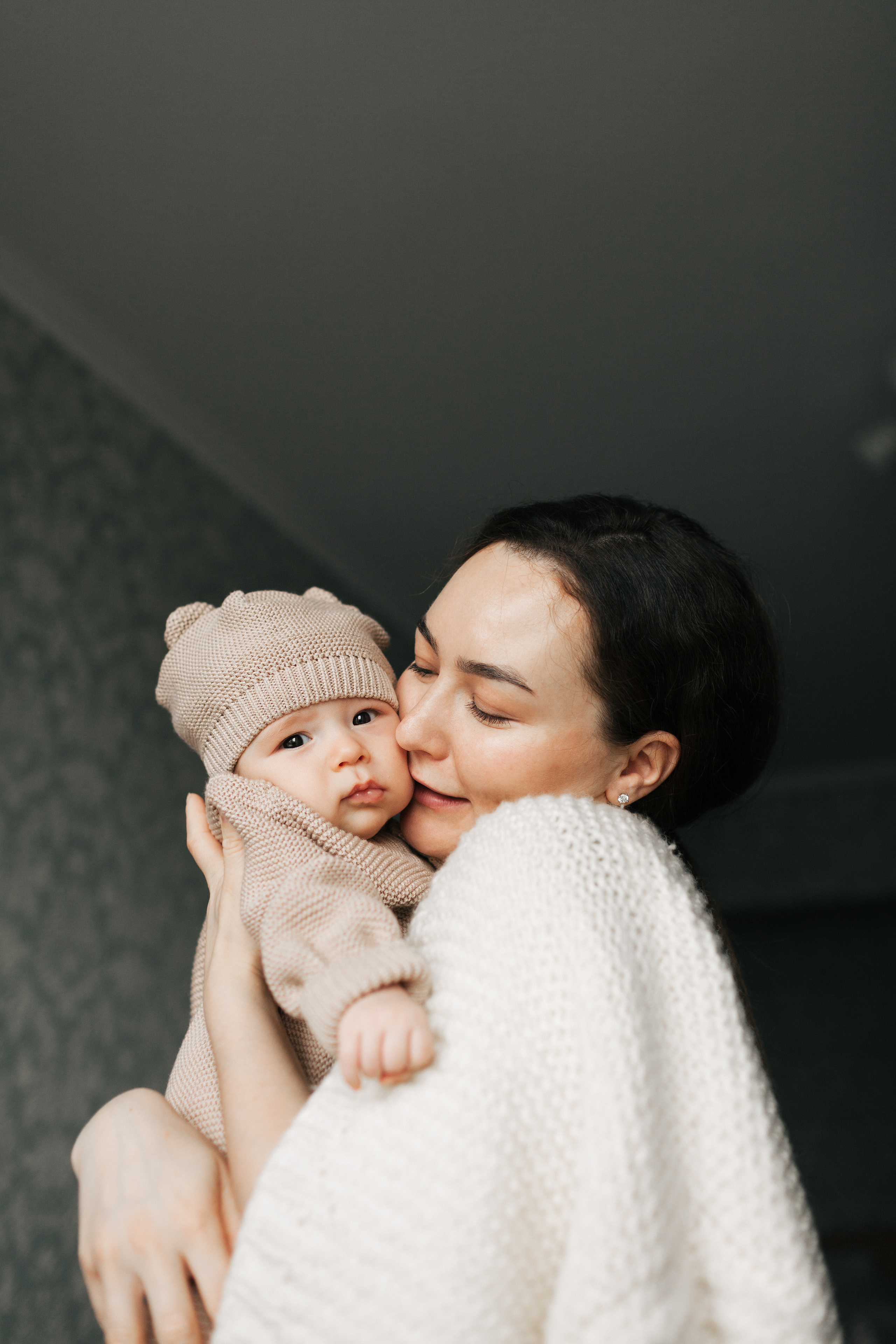 Домашняя съемка семьи с новорожденным малышом. Детский и семейный фотограф в Москве и московской области Елена Титова