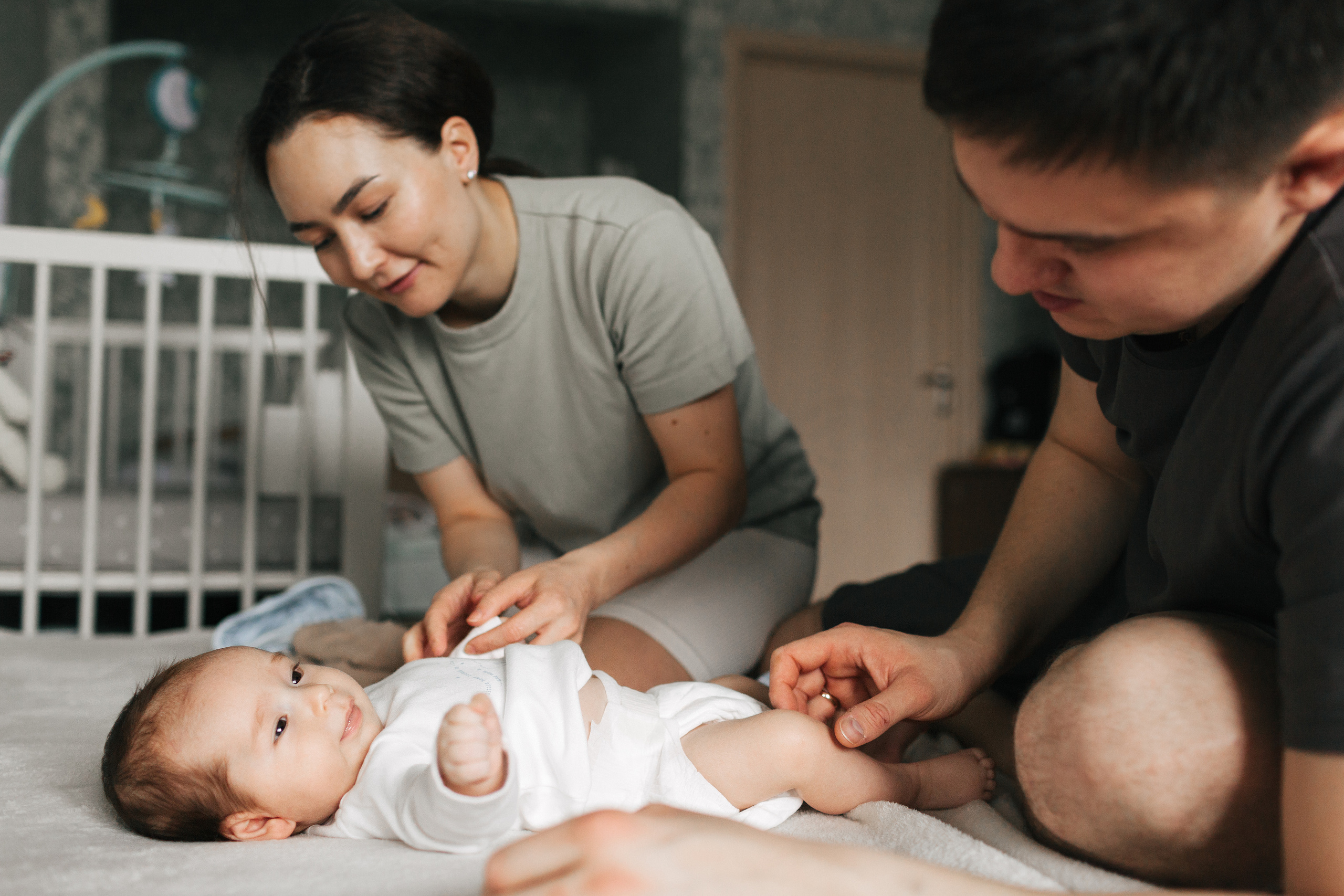 Домашняя съемка семьи с новорожденным малышом. Детский и семейный фотограф в Москве и московской области Елена Титова