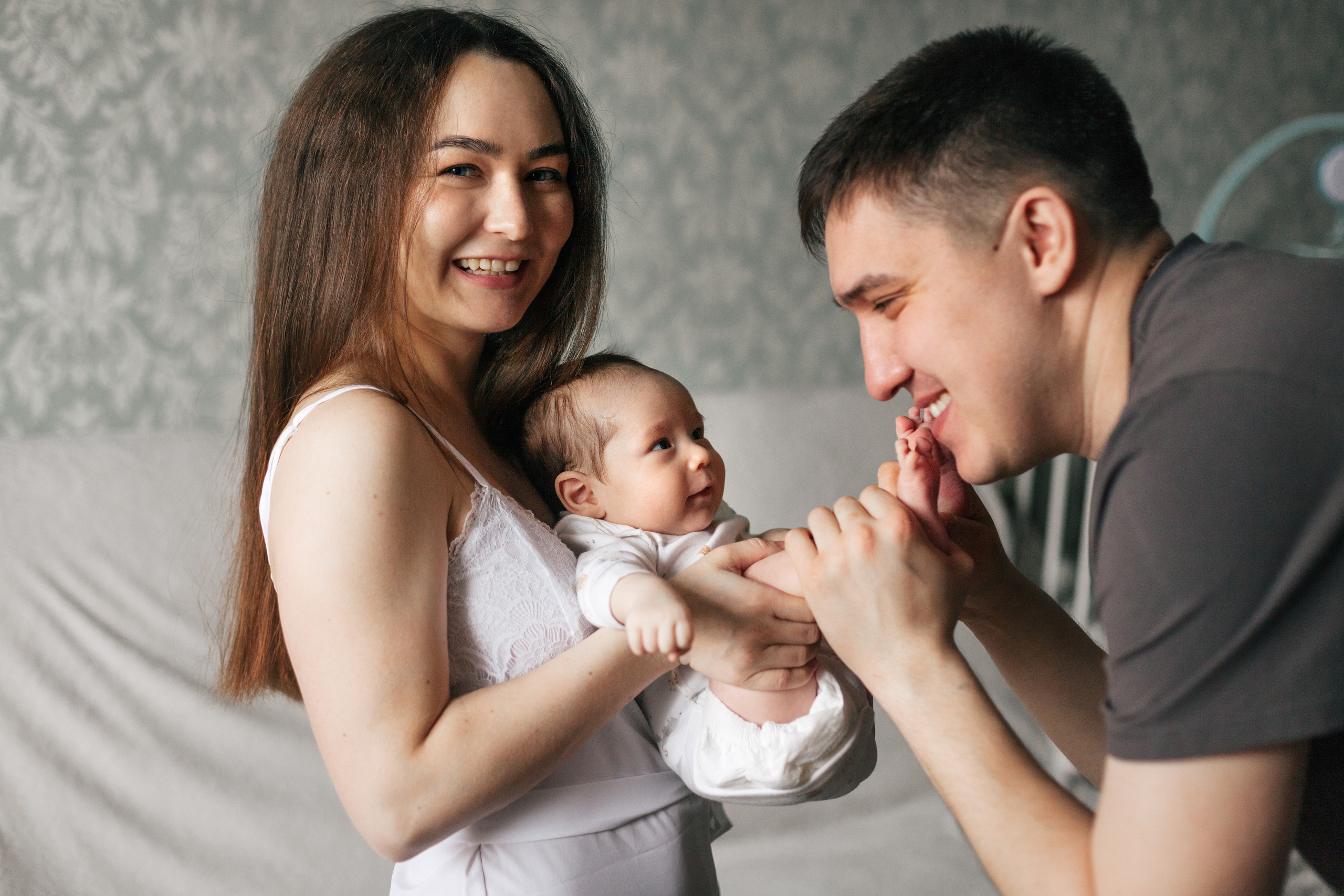 Домашняя съемка семьи с новорожденным малышом. Детский и семейный фотограф в Москве и московской области Елена Титова