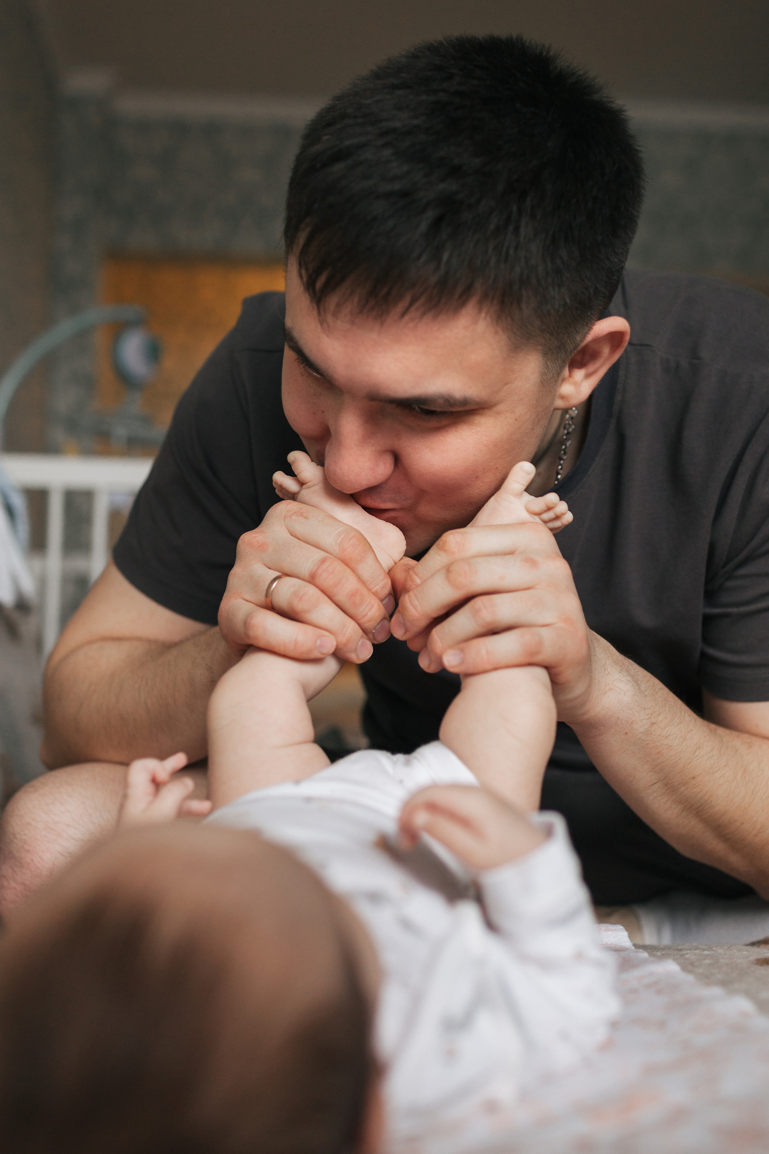 Домашняя съемка семьи с новорожденным малышом. Детский и семейный фотограф в Москве и московской области Елена Титова