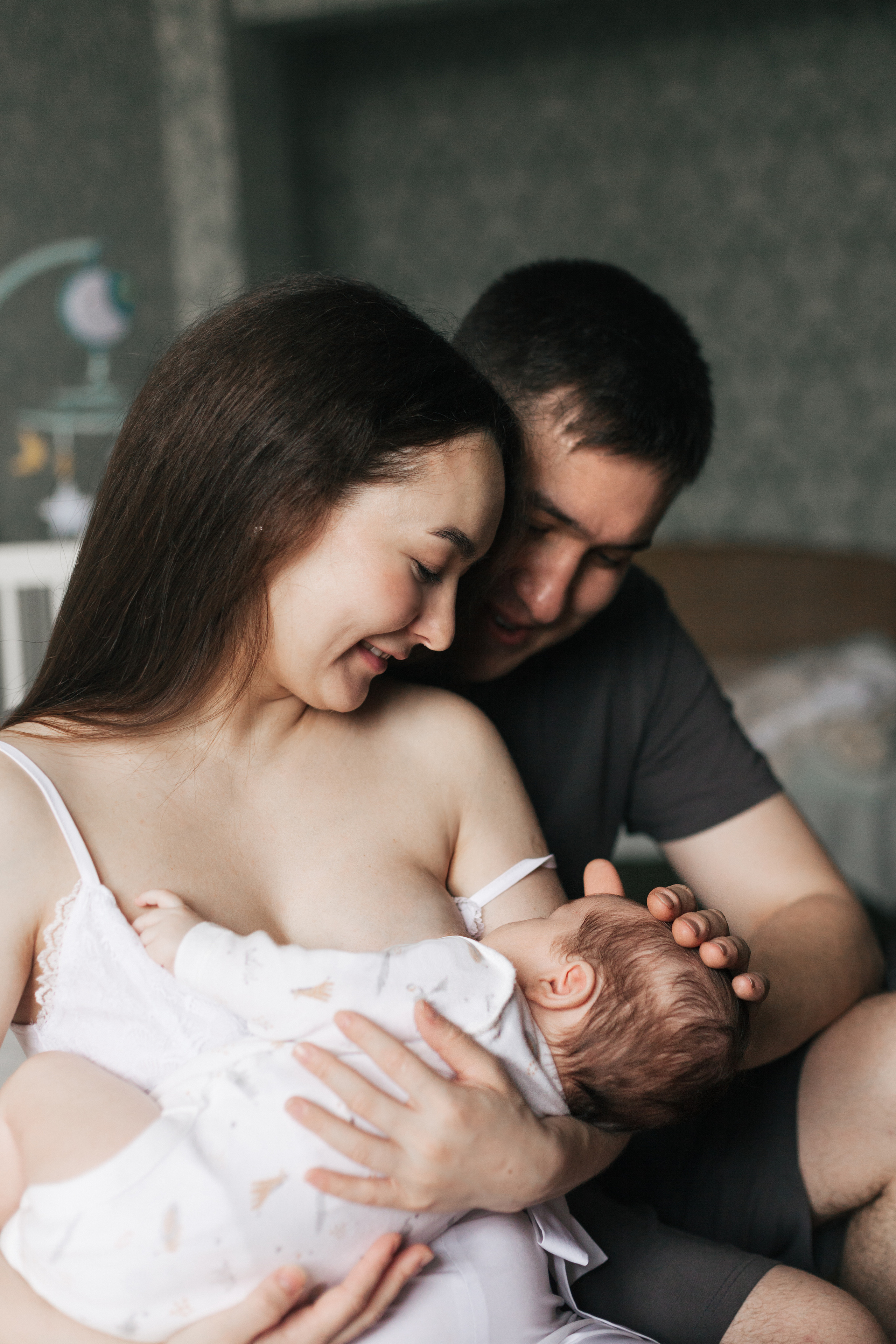 Домашняя съемка семьи с новорожденным малышом. Детский и семейный фотограф в Москве и московской области Елена Титова