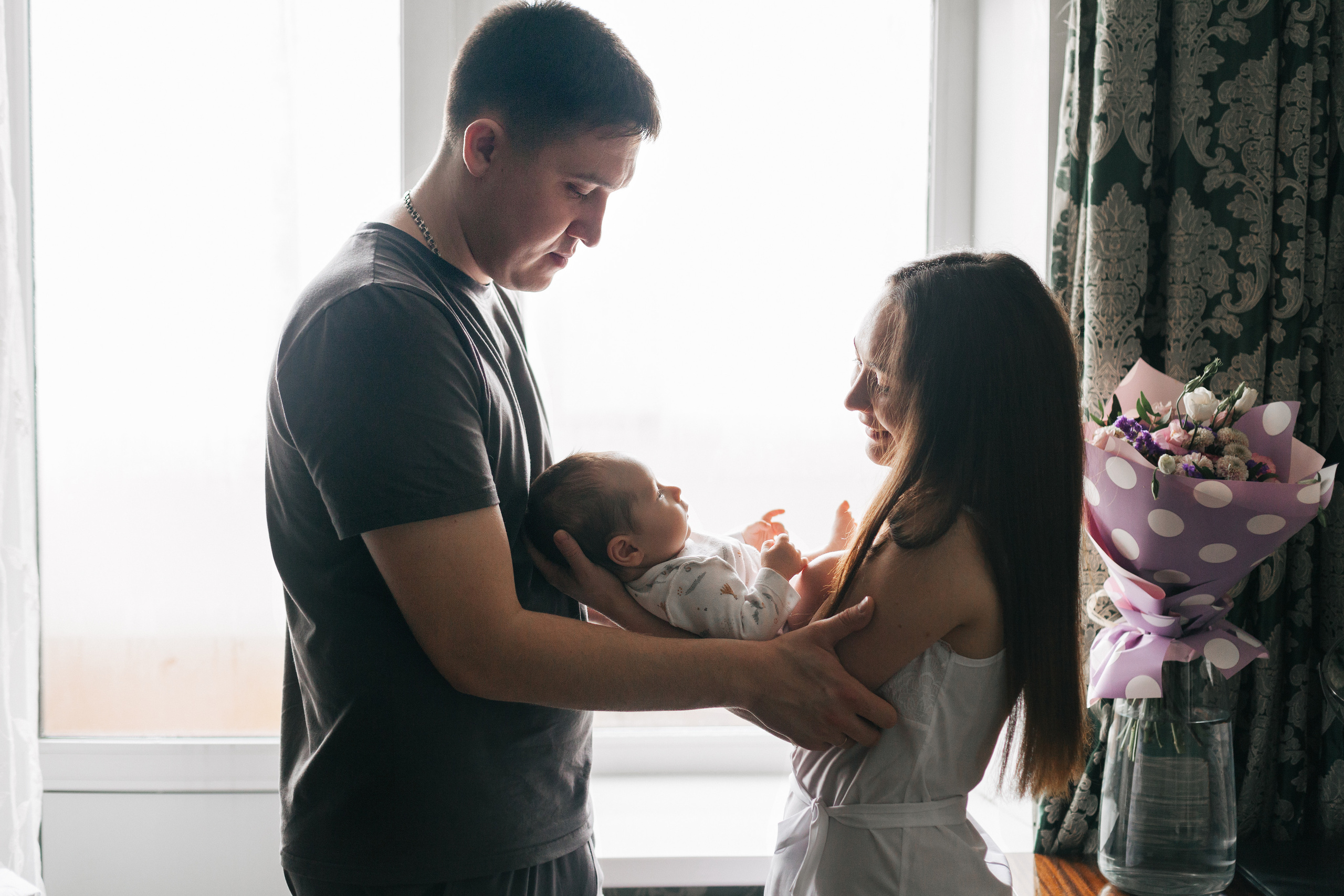 Домашняя съемка семьи с новорожденным малышом. Детский и семейный фотограф в Москве и московской области Елена Титова