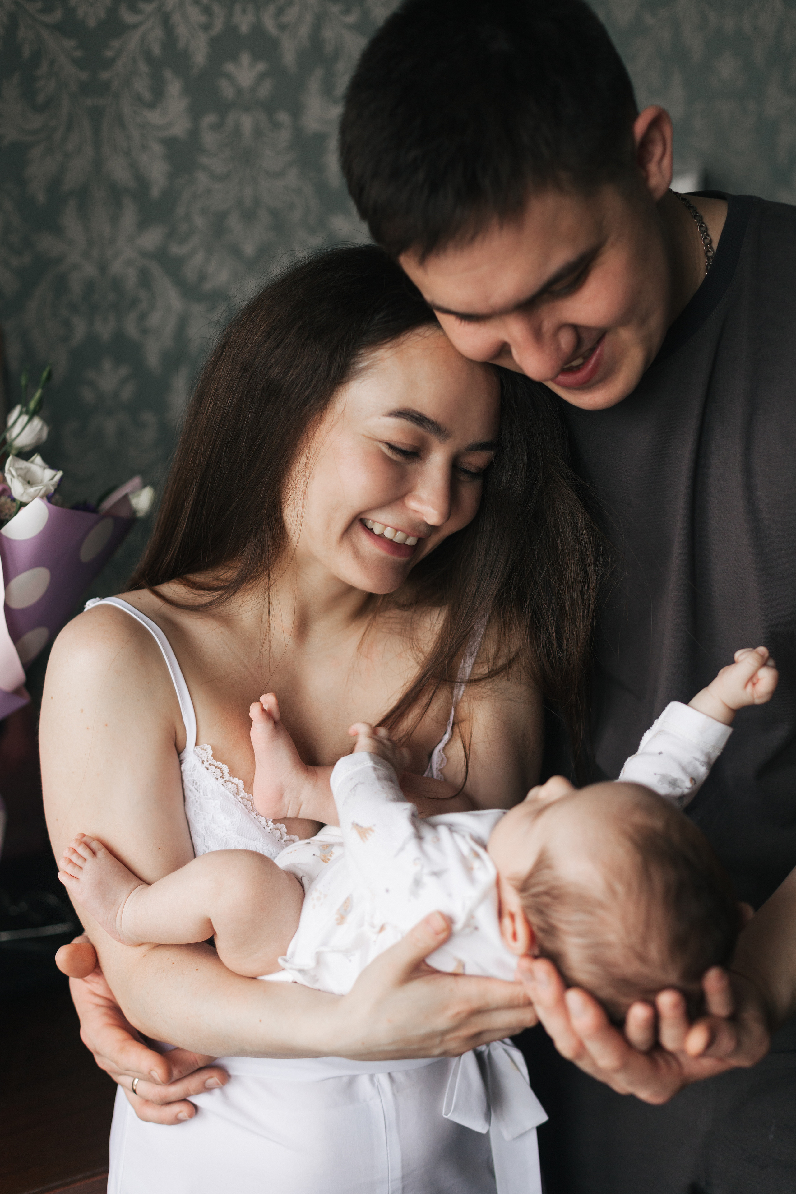 Домашняя съемка семьи с новорожденным малышом. Детский и семейный фотограф в Москве и московской области Елена Титова