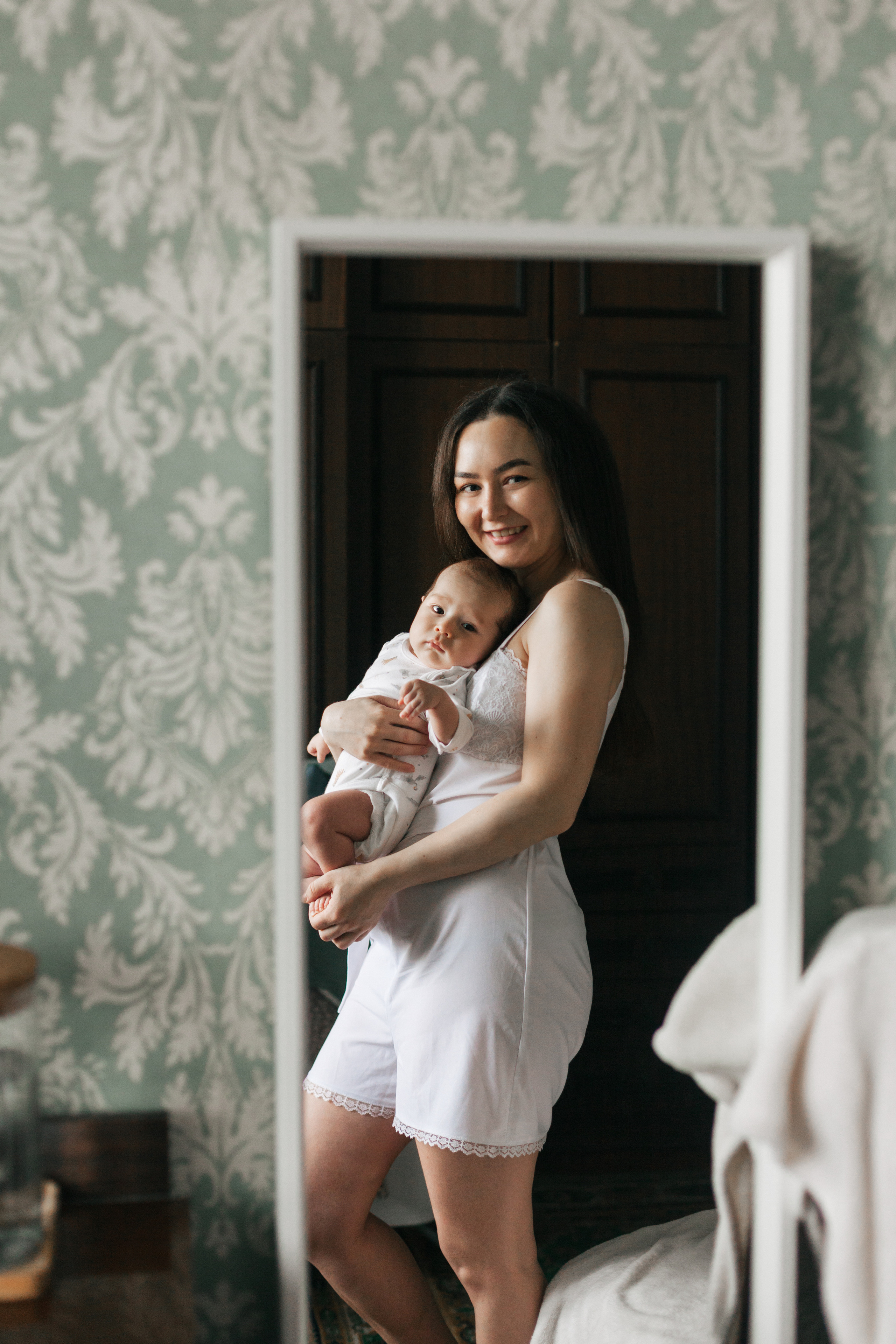 Домашняя съемка семьи с новорожденным малышом. Детский и семейный фотограф в Москве и московской области Елена Титова