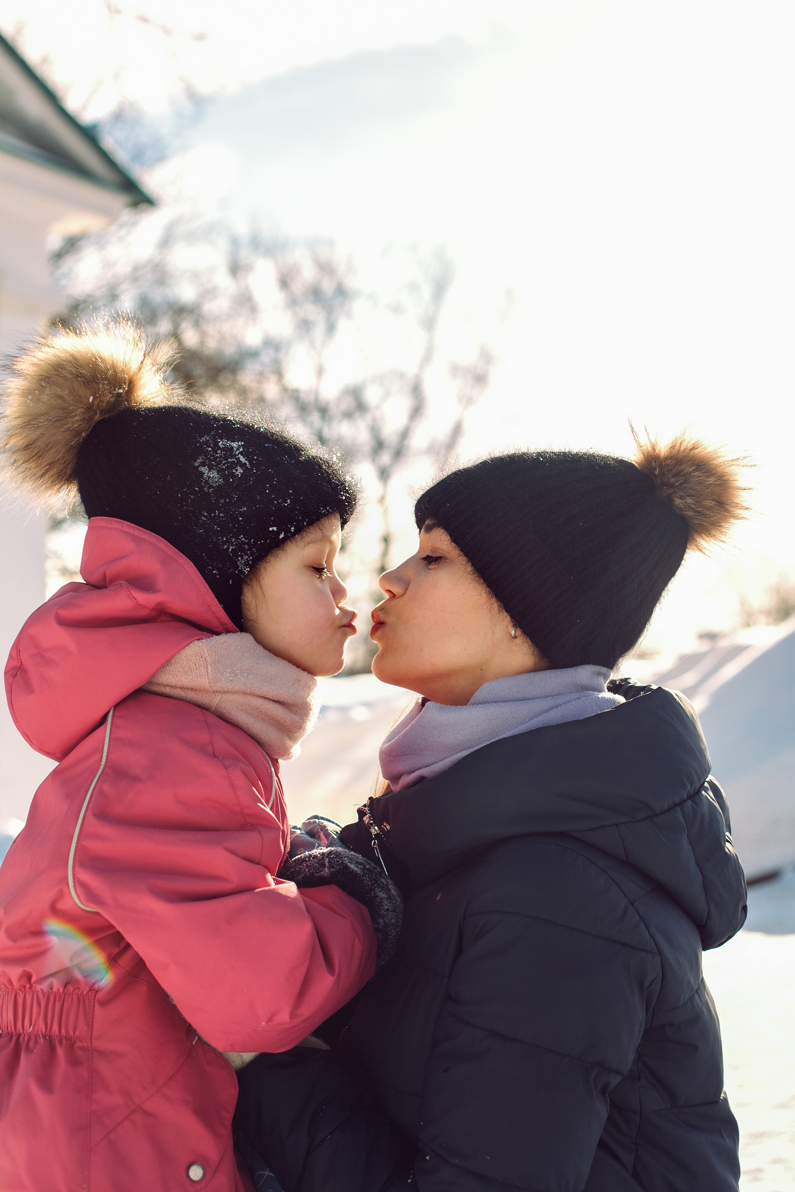 Зимняя lifestyle фотосессия семьи на прогулке в парке. Детский и семейный фотограф в Москве и московской области Елена Титова