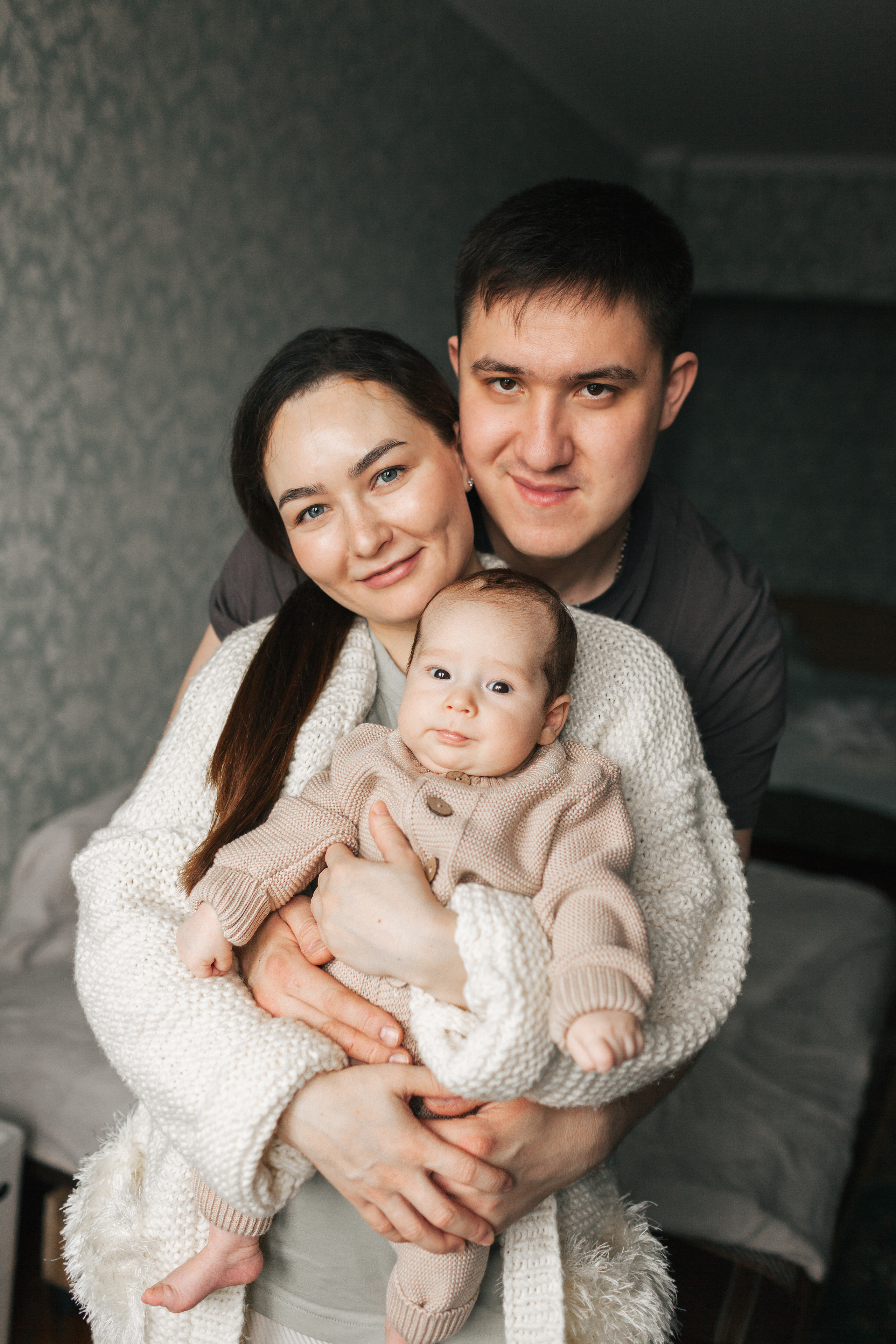 Домашняя съемка семьи с новорожденным малышом. Детский и семейный фотограф в Москве и московской области Елена Титова