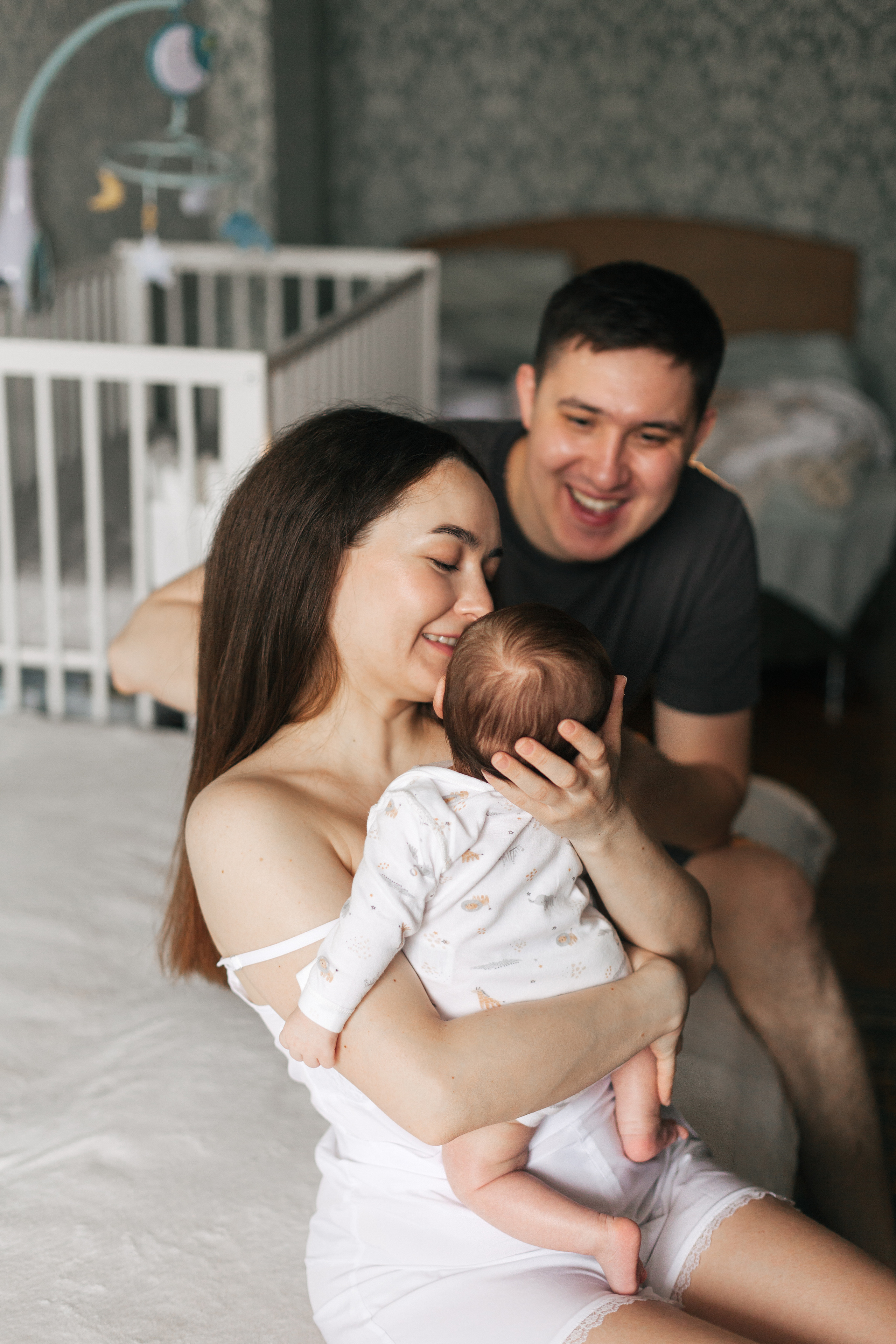 Домашняя съемка семьи с новорожденным малышом. Детский и семейный фотограф в Москве и московской области Елена Титова