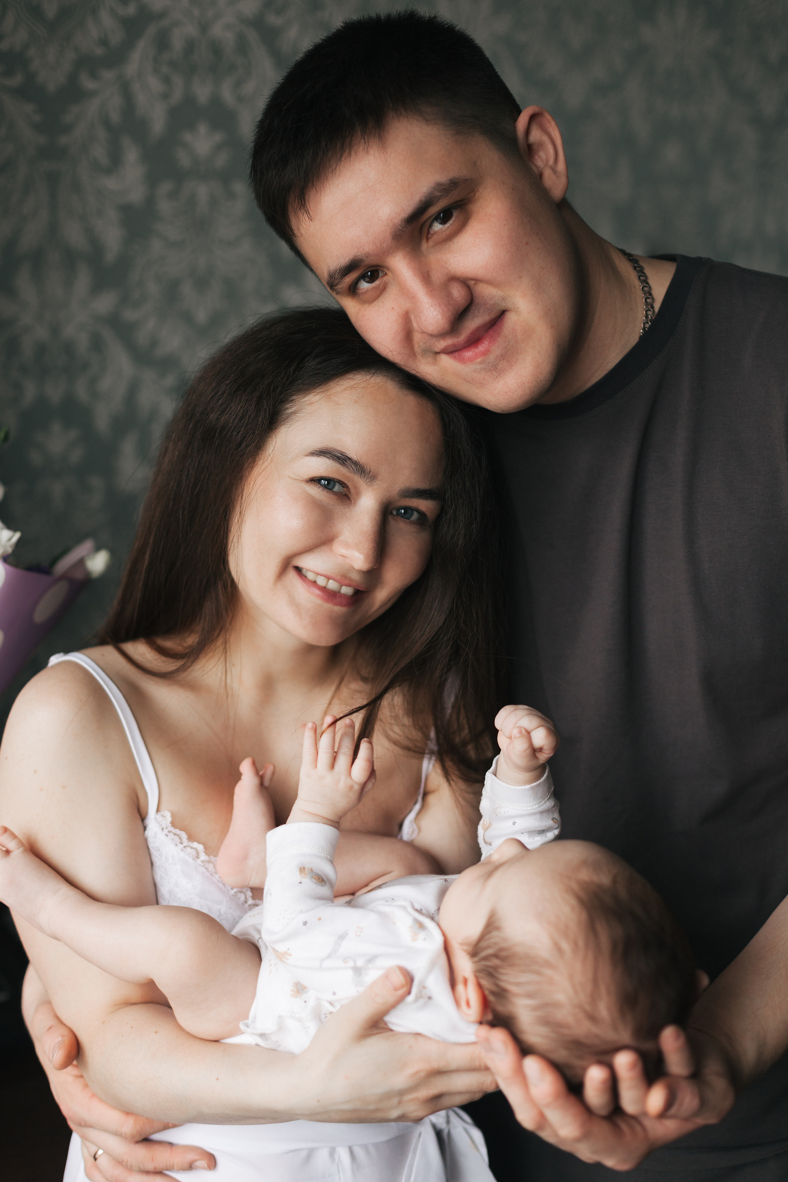 Домашняя съемка семьи с новорожденным малышом. Детский и семейный фотограф в Москве и московской области Елена Титова