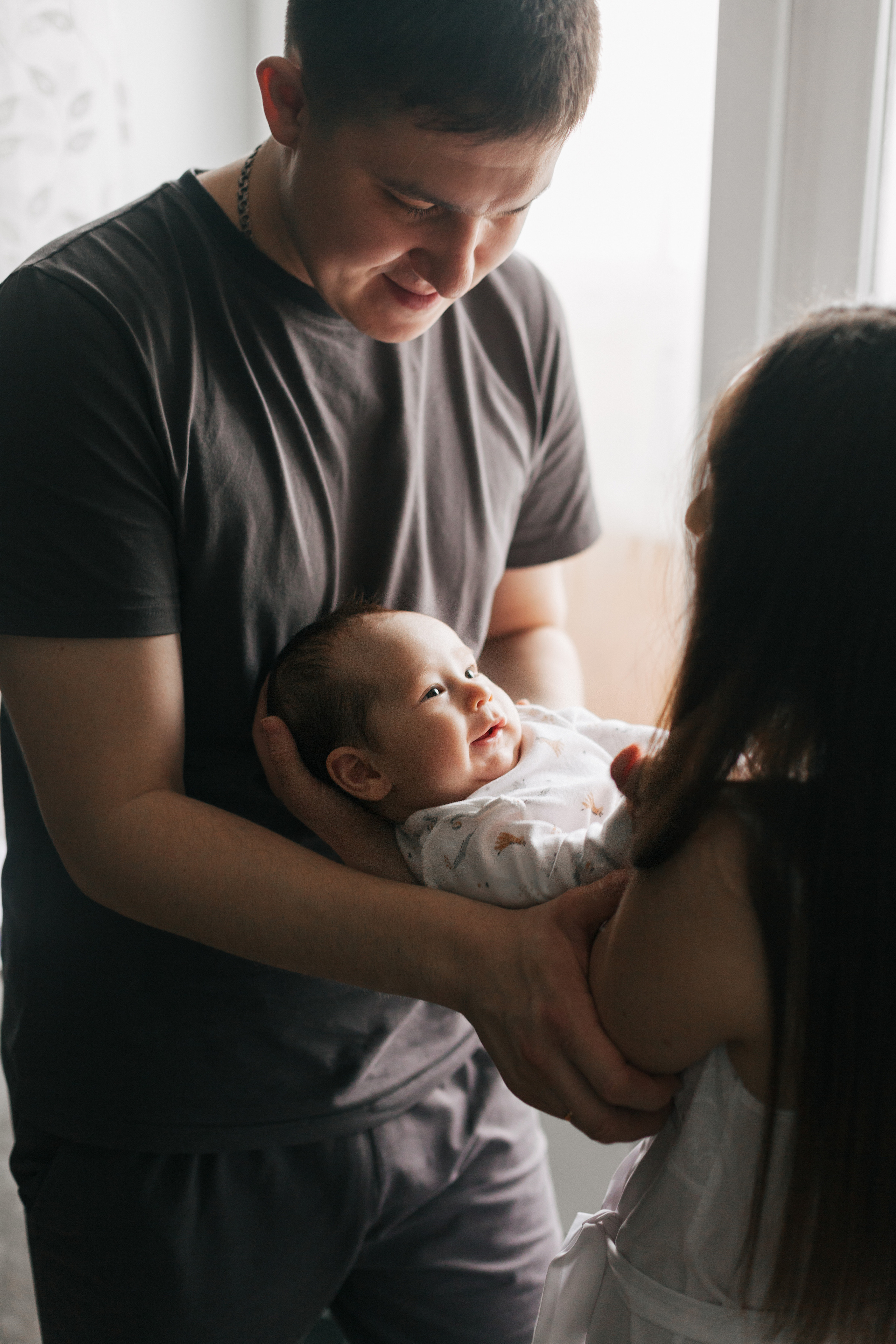 Домашняя съемка семьи с новорожденным малышом. Детский и семейный фотограф в Москве и московской области Елена Титова