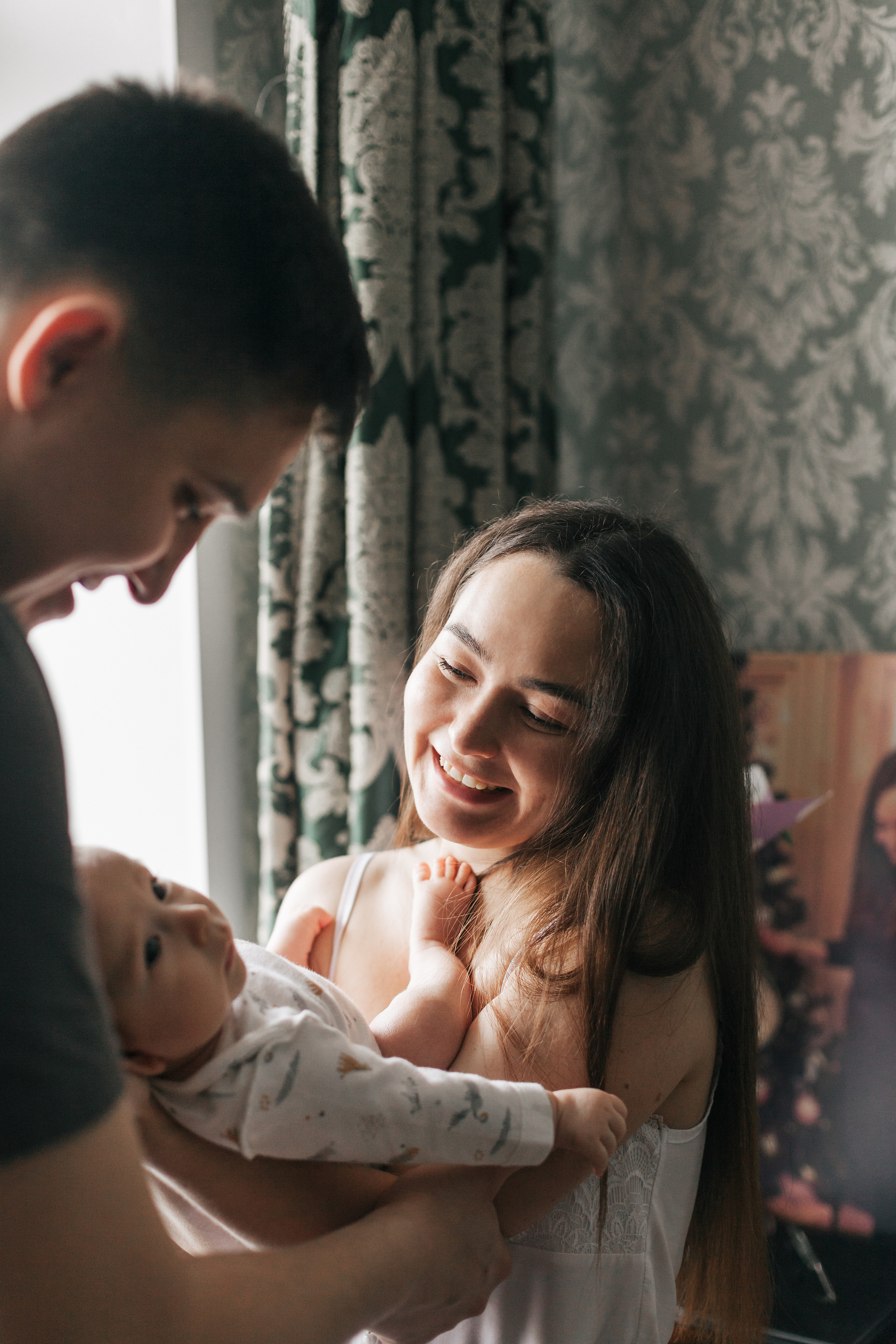 Домашняя съемка семьи с новорожденным малышом. Детский и семейный фотограф в Москве и московской области Елена Титова