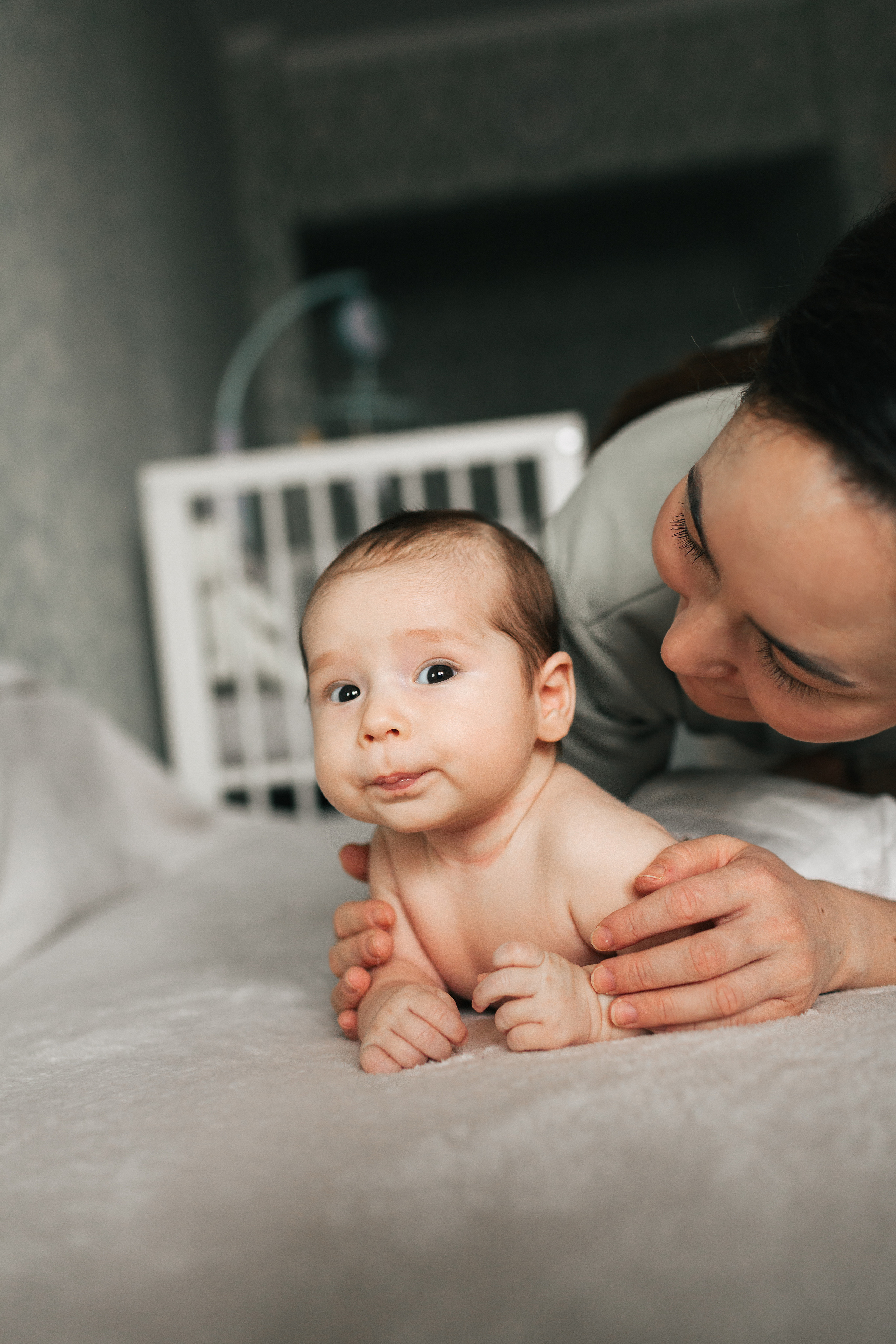 Домашняя съемка семьи с новорожденным малышом. Детский и семейный фотограф в Москве и московской области Елена Титова