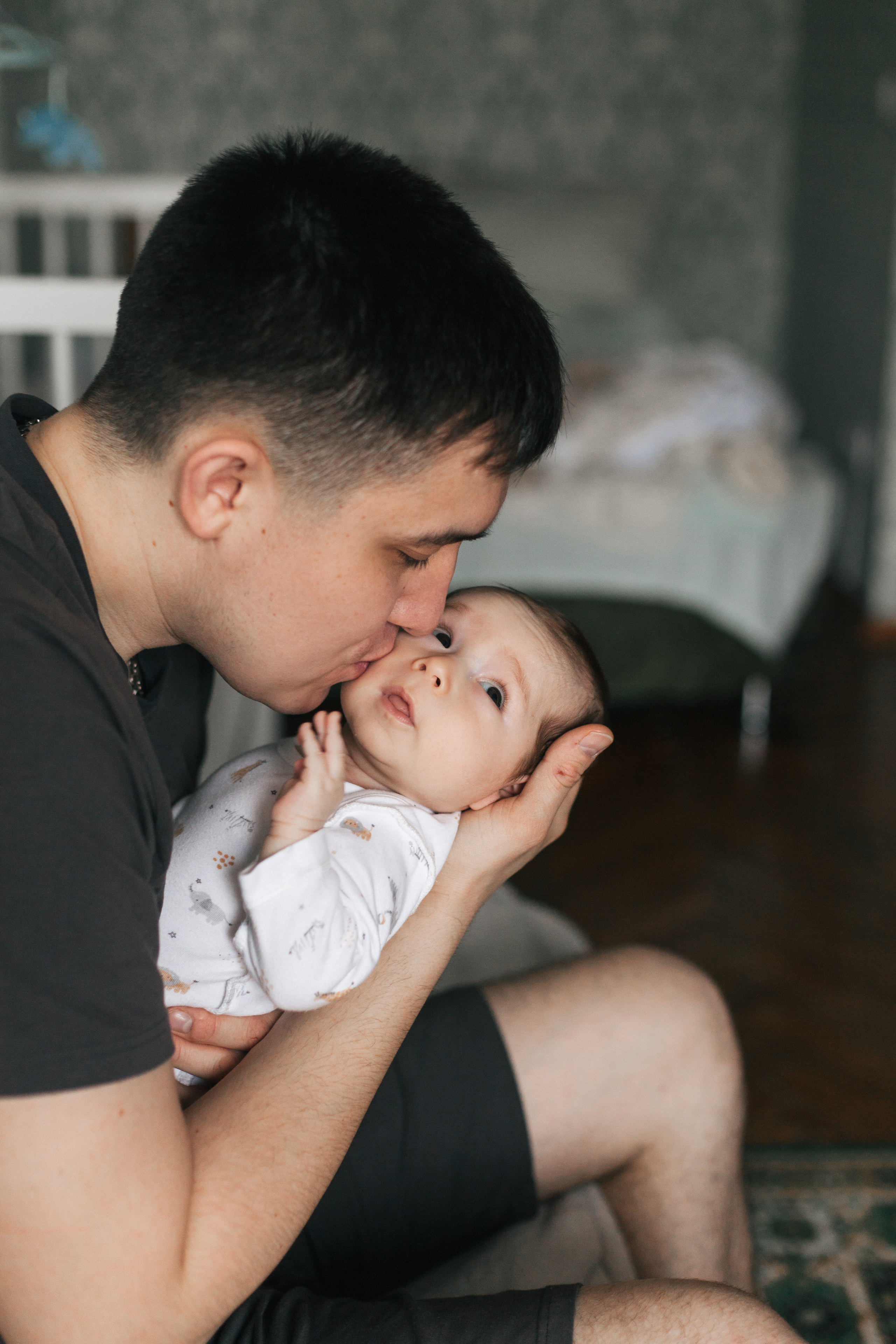 Домашняя съемка семьи с новорожденным малышом. Детский и семейный фотограф в Москве и московской области Елена Титова