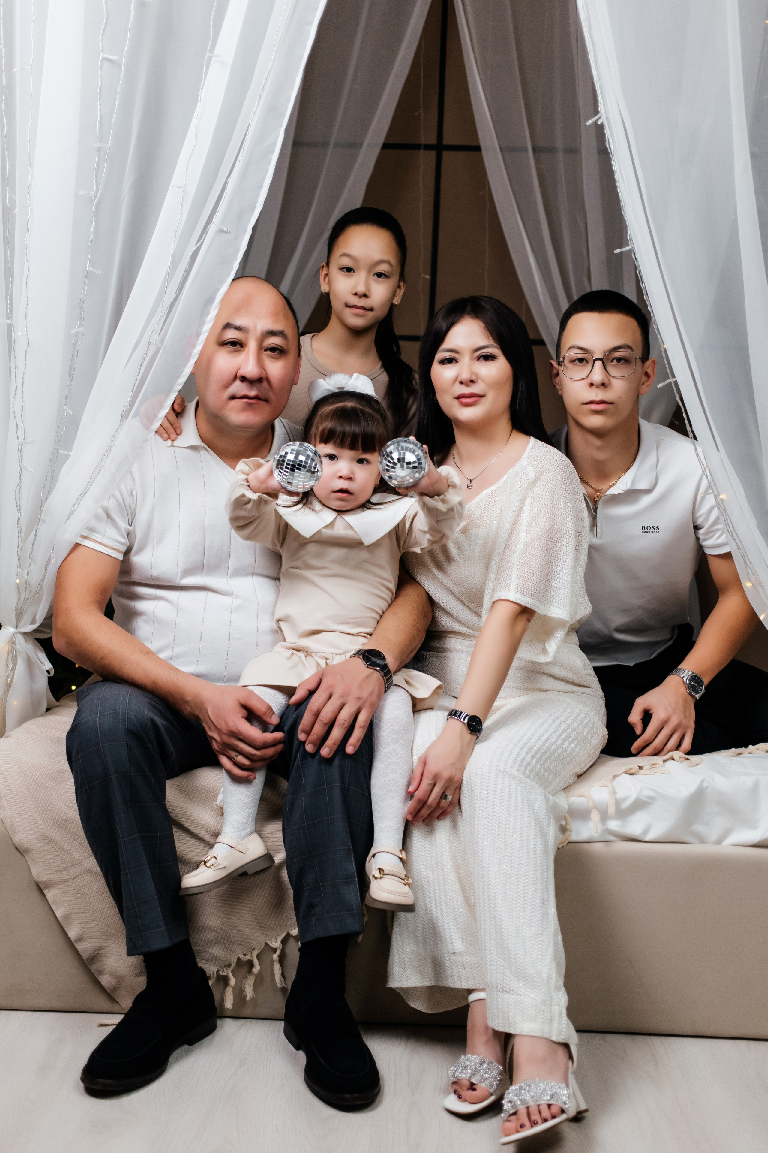 Альмира семейный новый год. Женский фотограф в Оренбурге Ирина Заводчикова