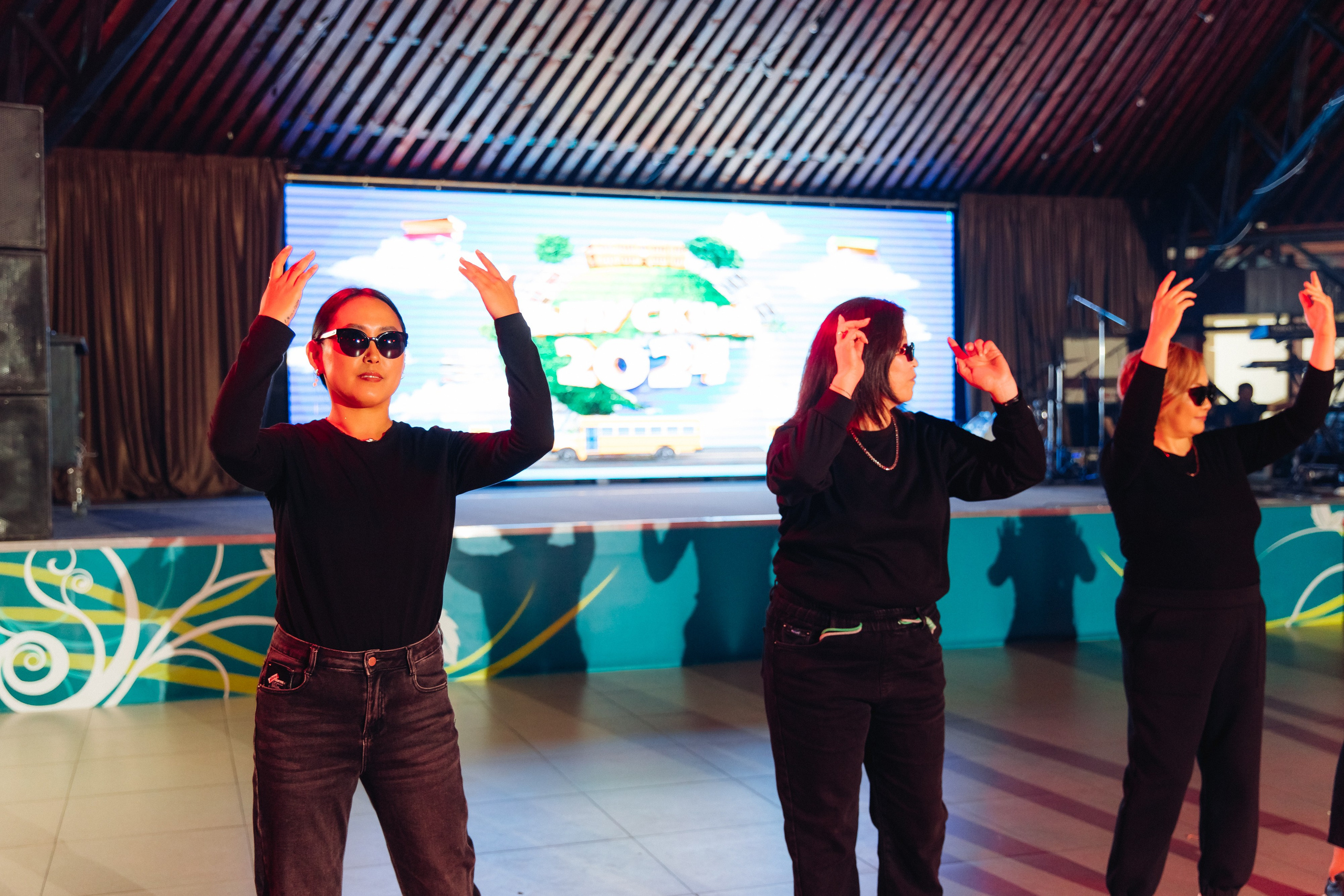 Выпускной вечер. 49 школа. Баран на корове. Свадебный и семейный фотограф в Улан-Удэ