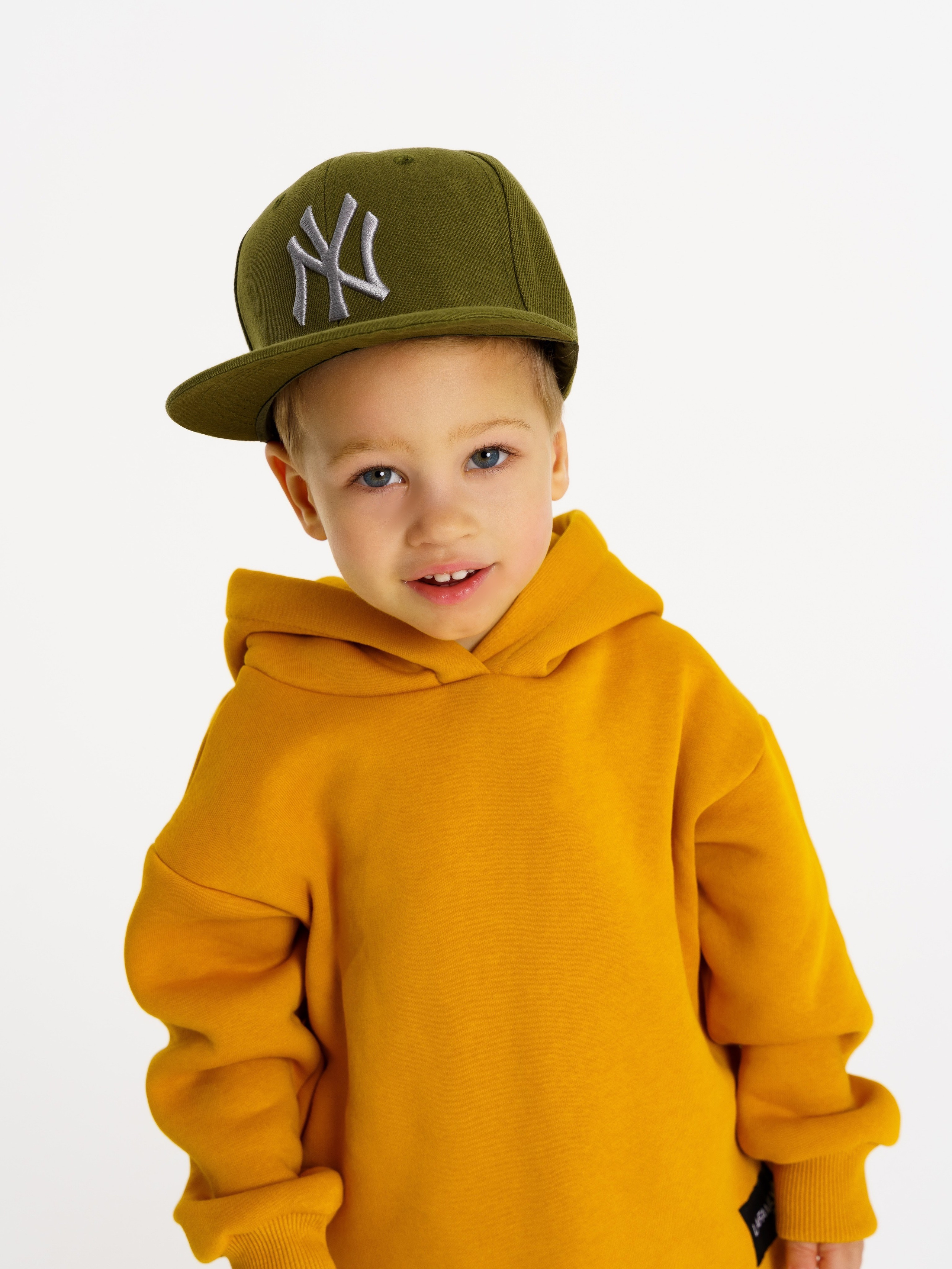 Модель ребенок мальчик для маркетплейсов — Андрей. ТМ Продакшн — Съемка для маркетплейсов в Москве