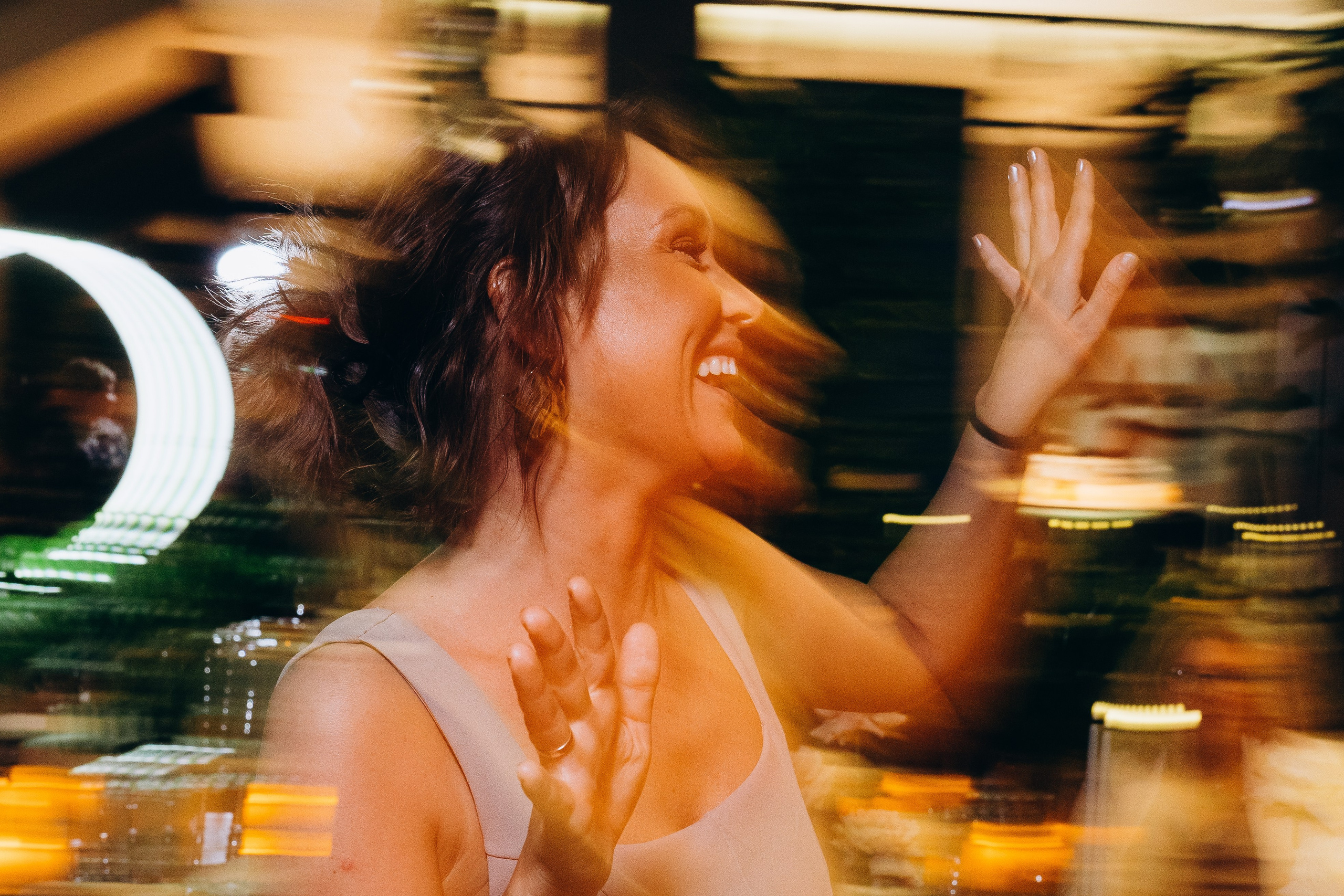 Профессиональный свадебный фотограф в Москве — создание уникальных и трогательных свадебных историй в фотографиях.