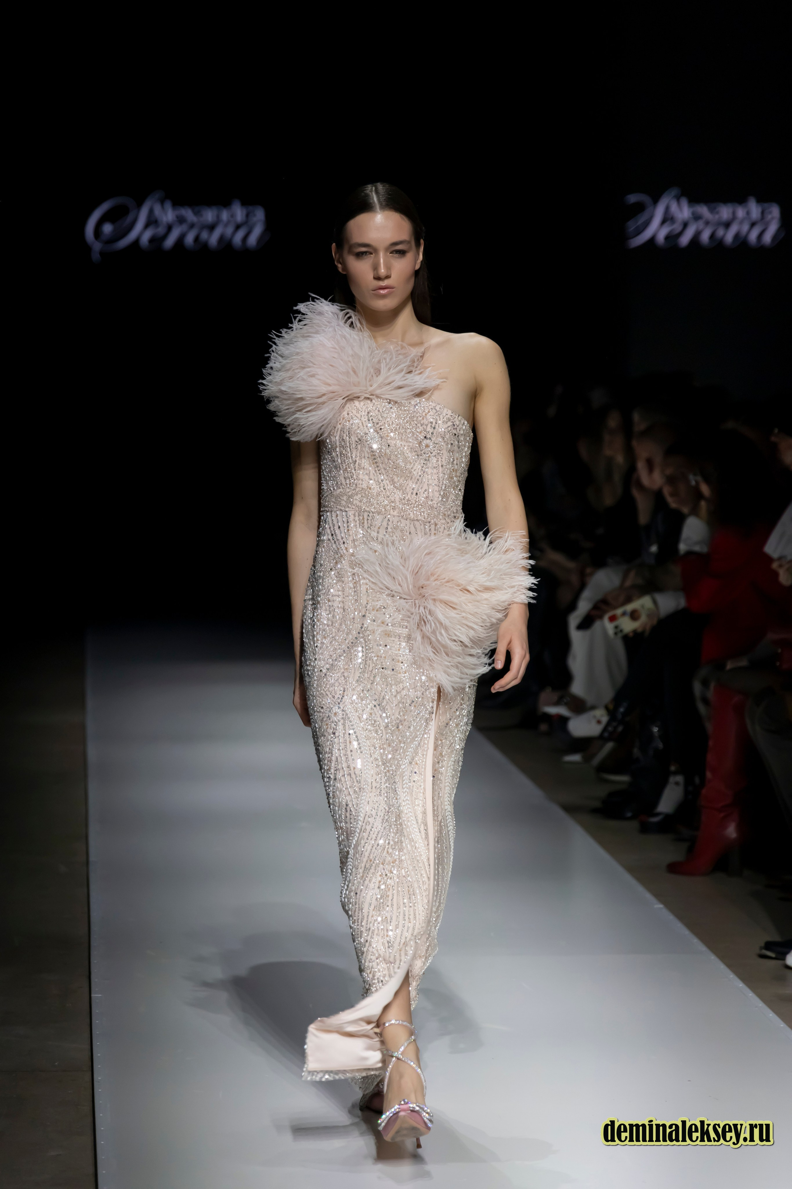 Московская неделя моды 2024 9 октября дизайнер Alexandra Serova. Репортажный, семейный и студийный фотограф в Москве Демин Алексей