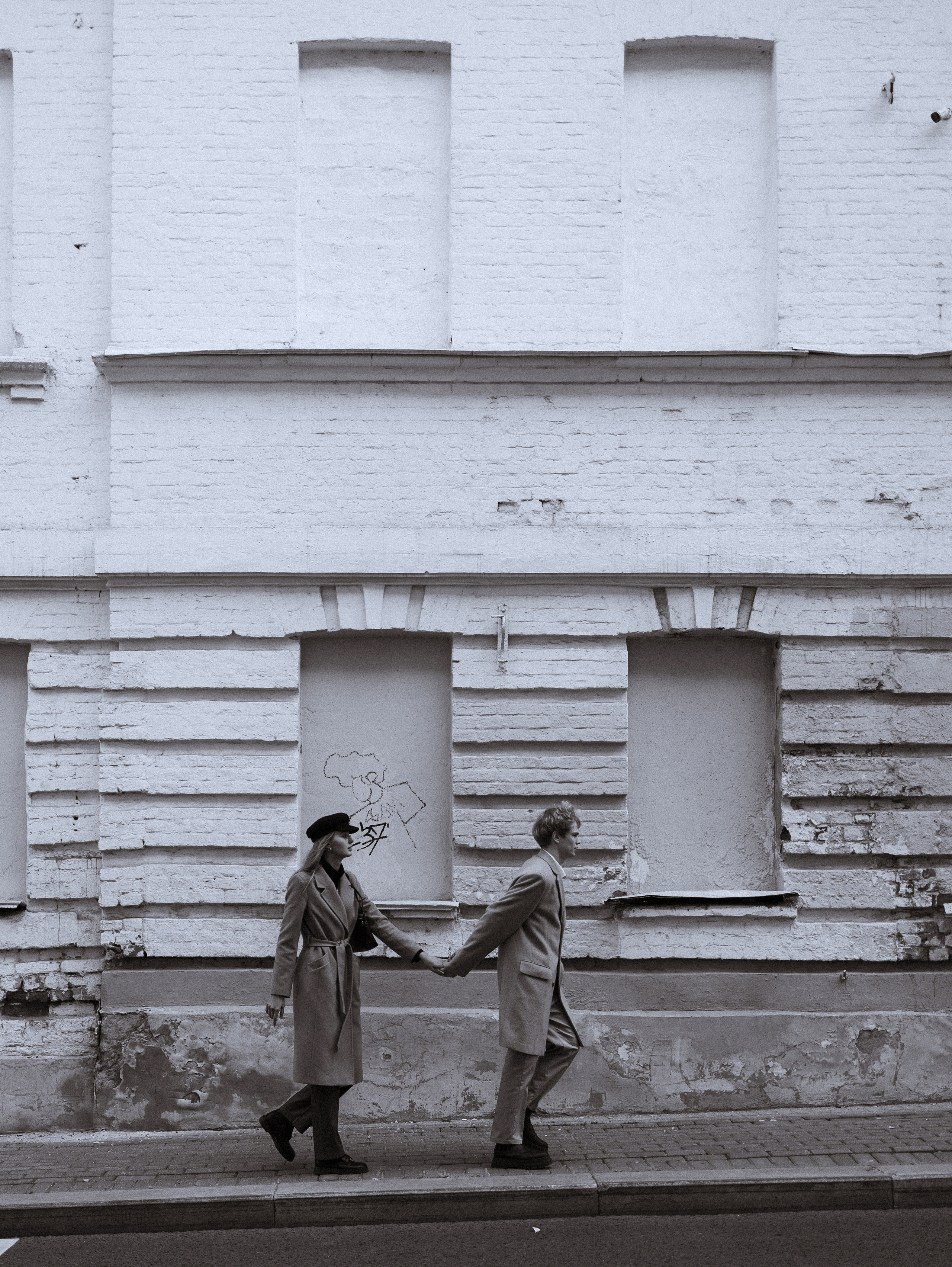 Тимофей и Женя на улочках Китай города. Свадебный и портретный фотограф в Москве Кристина Золотова