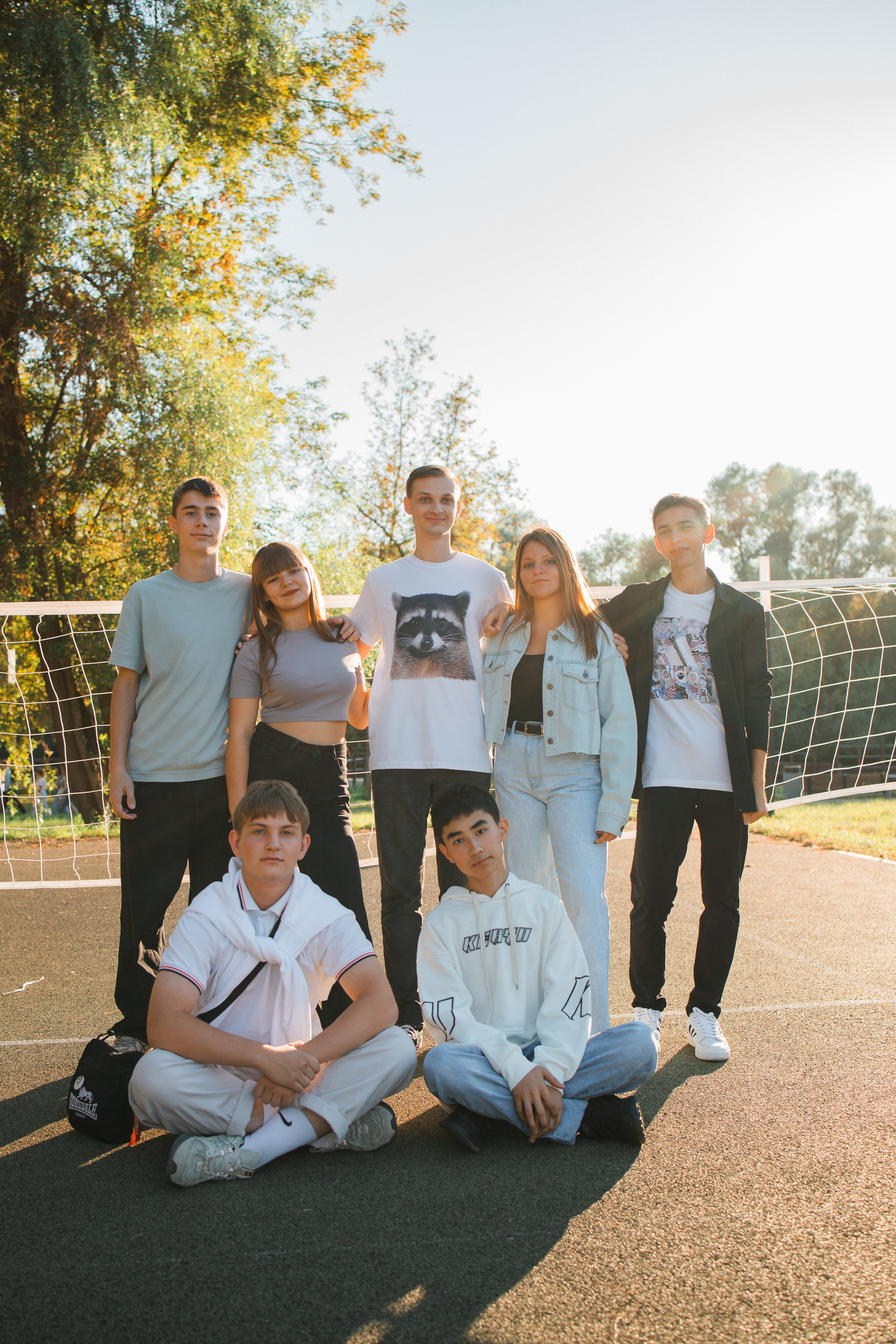 Прогулочная фотосессия на выпускной альбом с 11 классом в Серпухове. Выпускные альбомы в Серпухове