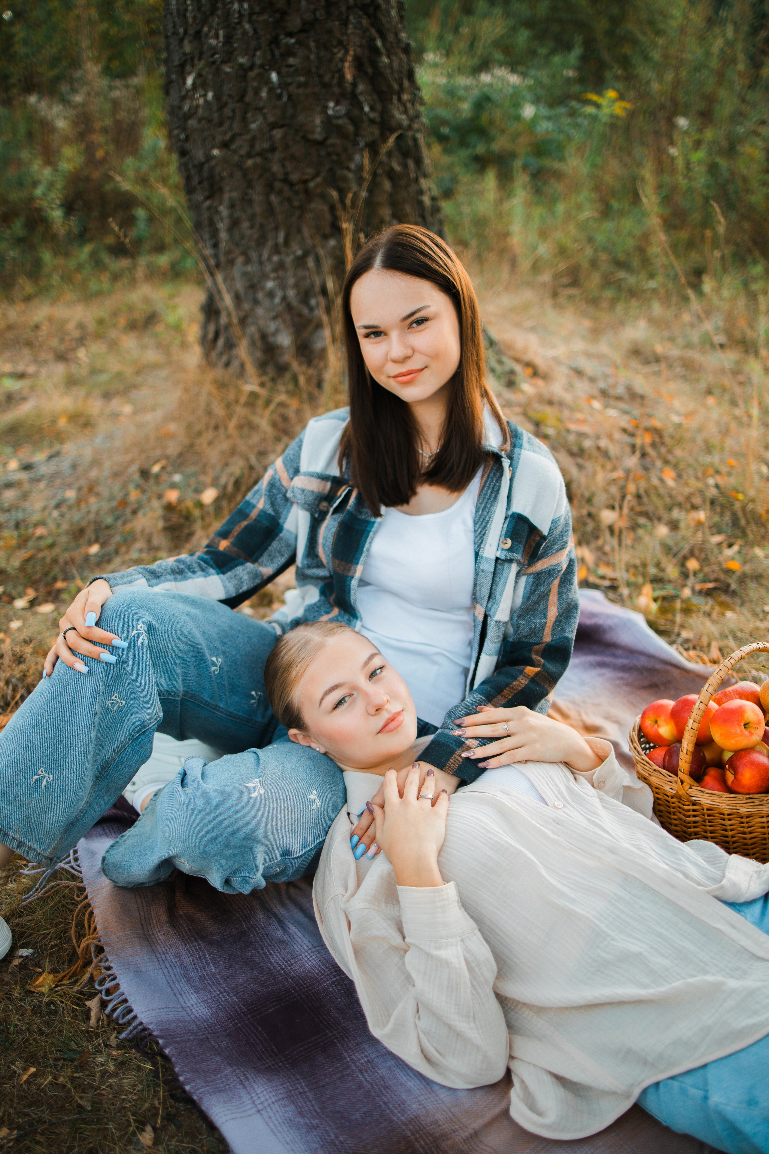 Осенняя фотосессия для выпускных альбомов 11 классов в Тарусе 2025 год. Выпускные альбомы в Серпухове