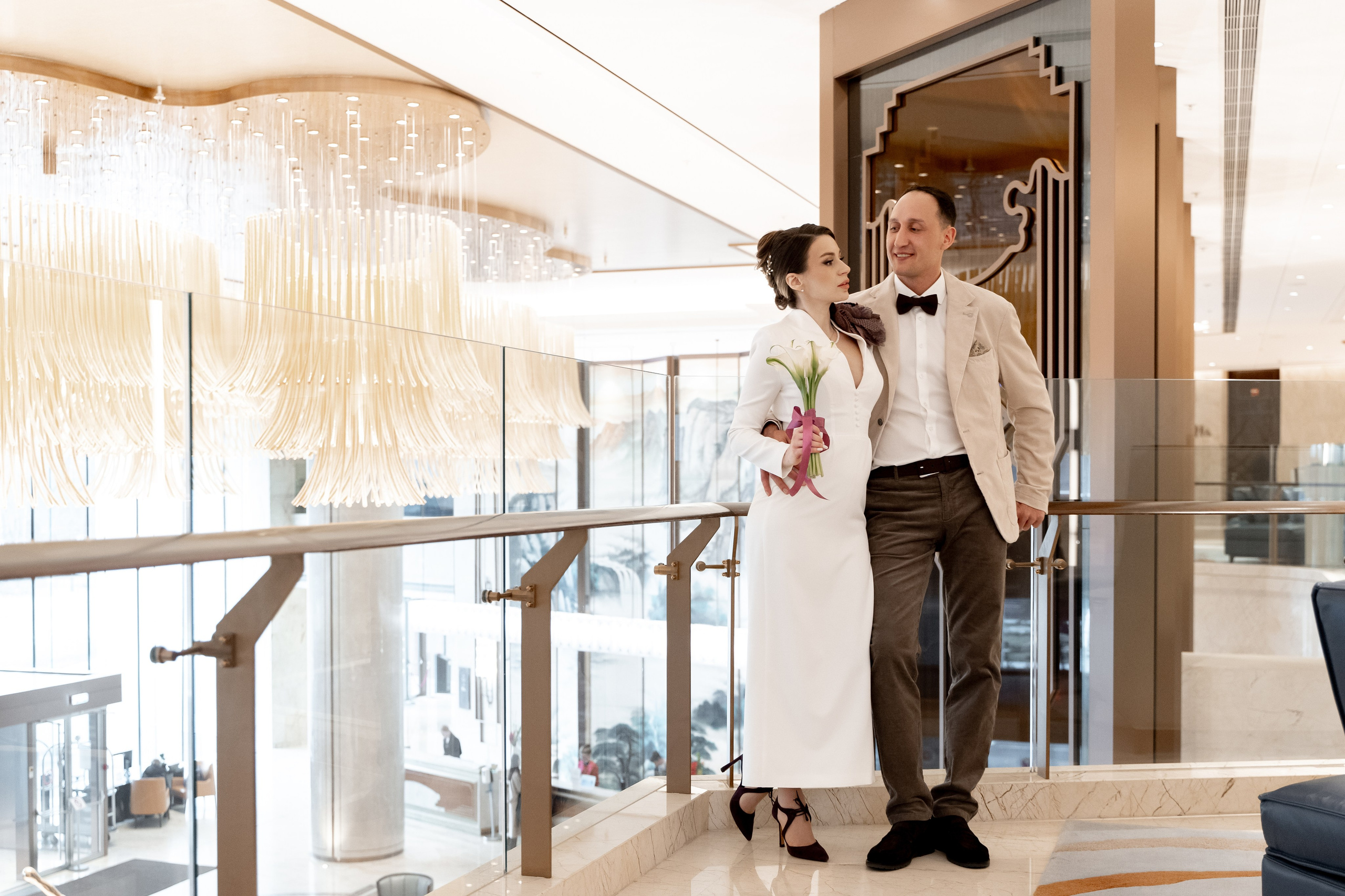 Свадебный фотограф в Москве. Свадебный фотограф Видное, Бутово, Домодедово, Щербинка, Царицыно. Свадебная фотосессия и сборы невесты в отеле Soluxe. Регистрация брака во дворце бракосочетания ВДНХ. Свадьба на ВДНХ. Свадебная фотосессия с ретро автомобилем Чайка. 