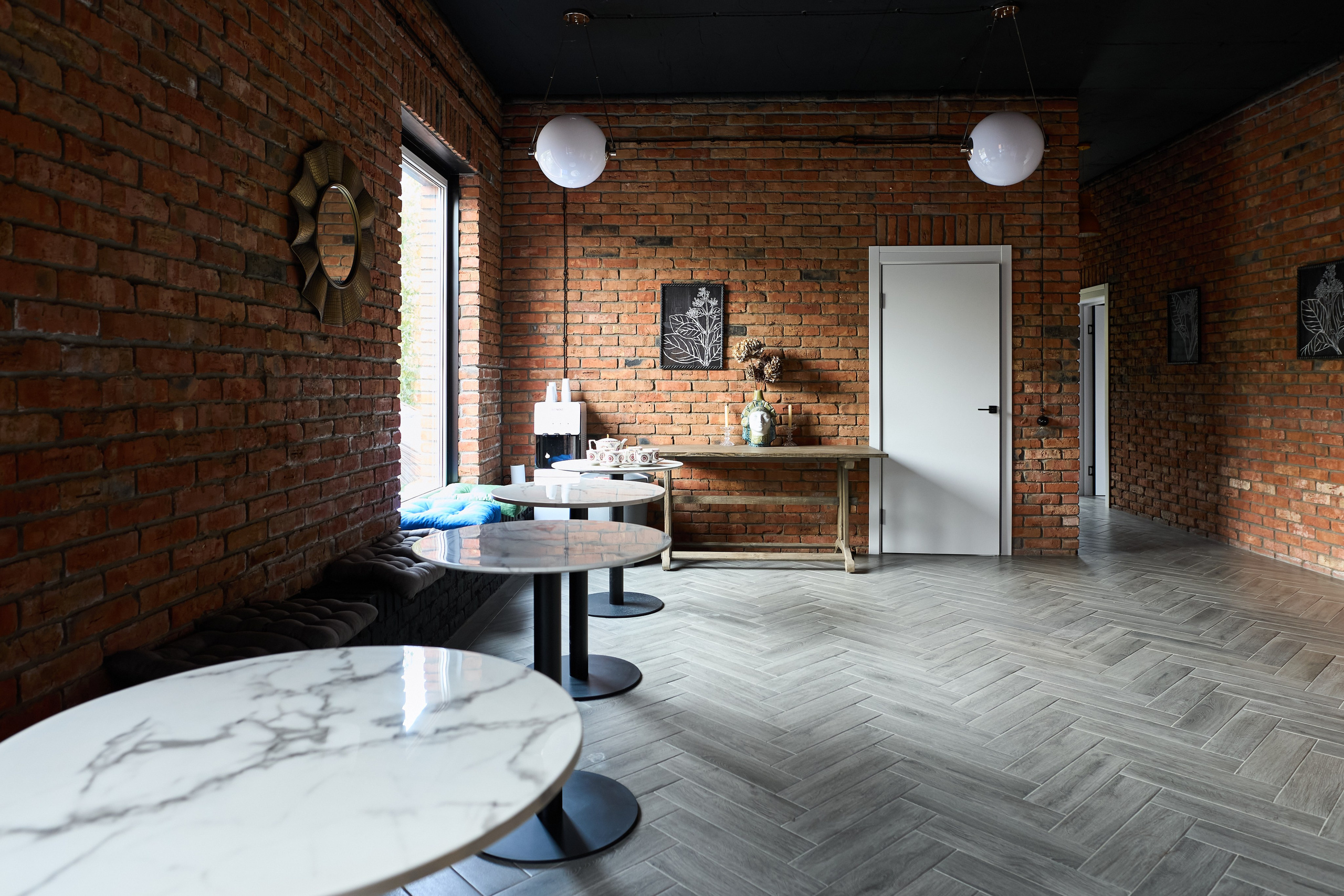 Интерьерная съемка здания продюсерского центра «Бикбау». Фотограф Олег Сотник