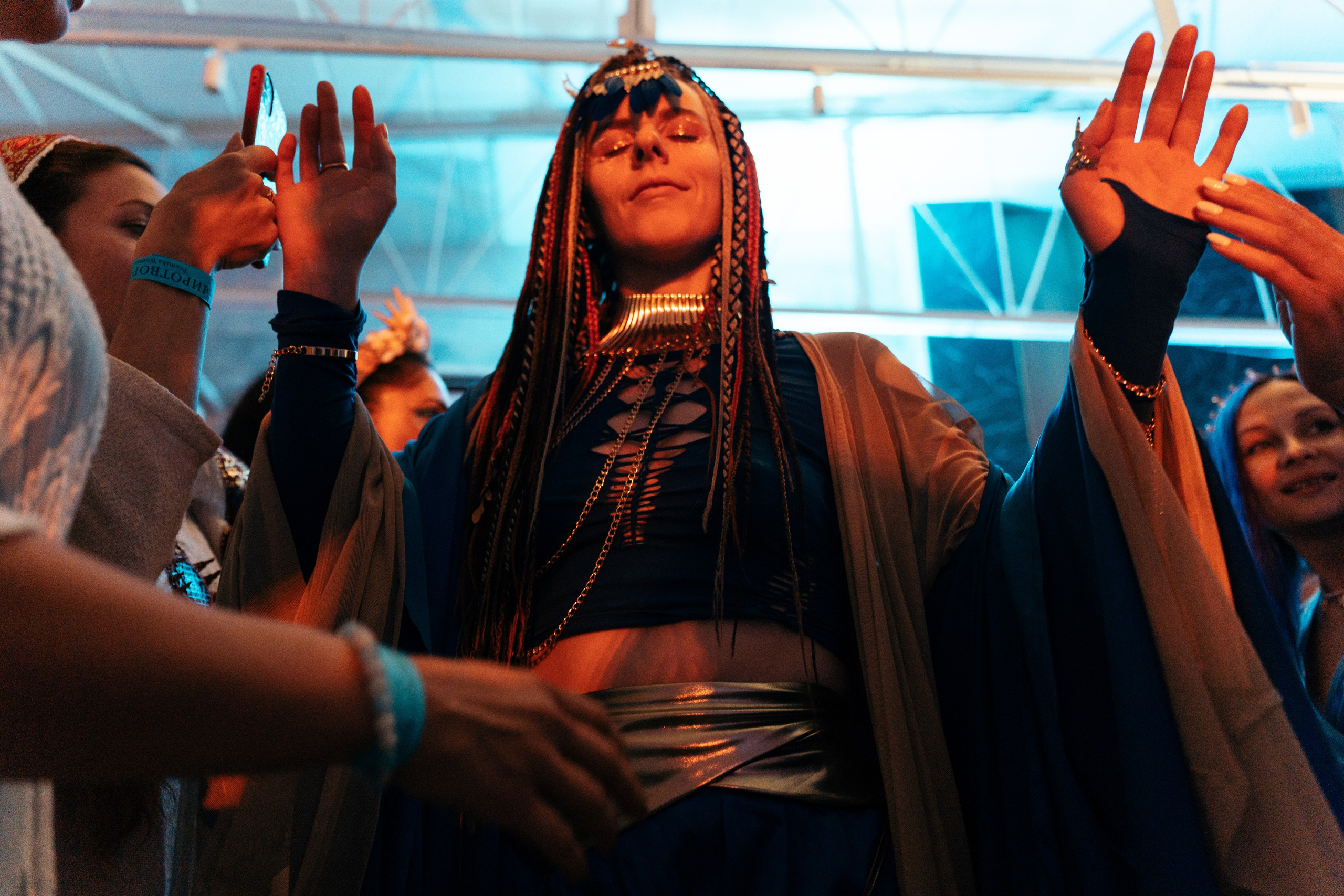 Festival Umerotvorine By Pramika. Я занимаюсь событийной, свадебной, товарной, студийной… фотографией