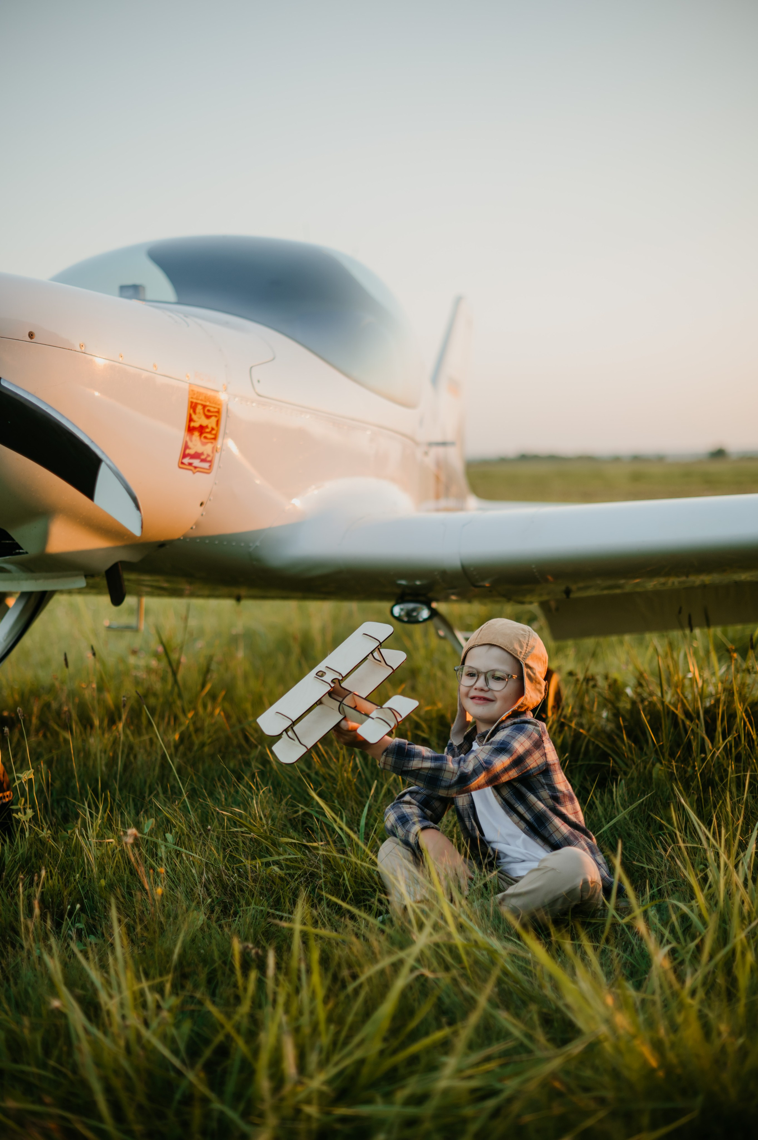 Самолеты: Женя и Костя. Свадебный, семейный и портретный фотограф в Суворове Анастасия Седыкин