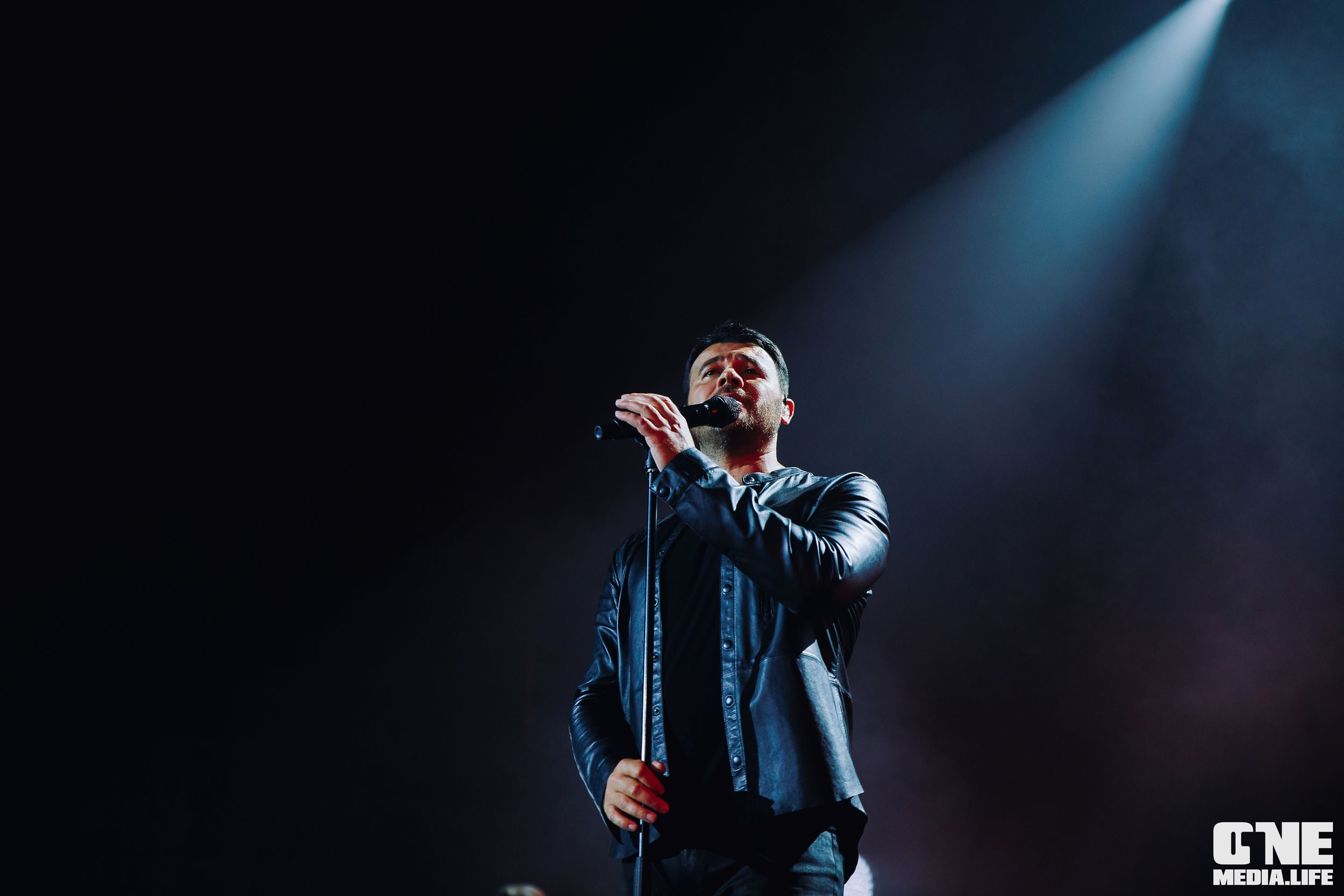 Фоторепортаж с концерта Эмина в Янтарь Холле. One Media Life: фоторепортажи, фотоотчеты с мероприятий и заведений
