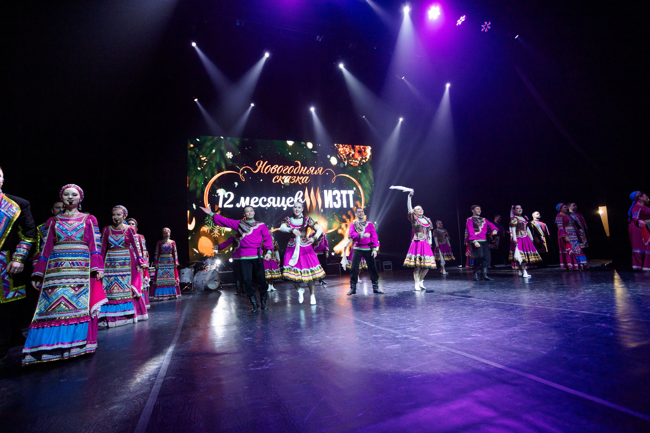 РЕПОРТАЖ: НОВЫЙ ГОД В ДК МЕТАЛЛУРГ. Профессиональный фотограф в Ижевске Леша Петров