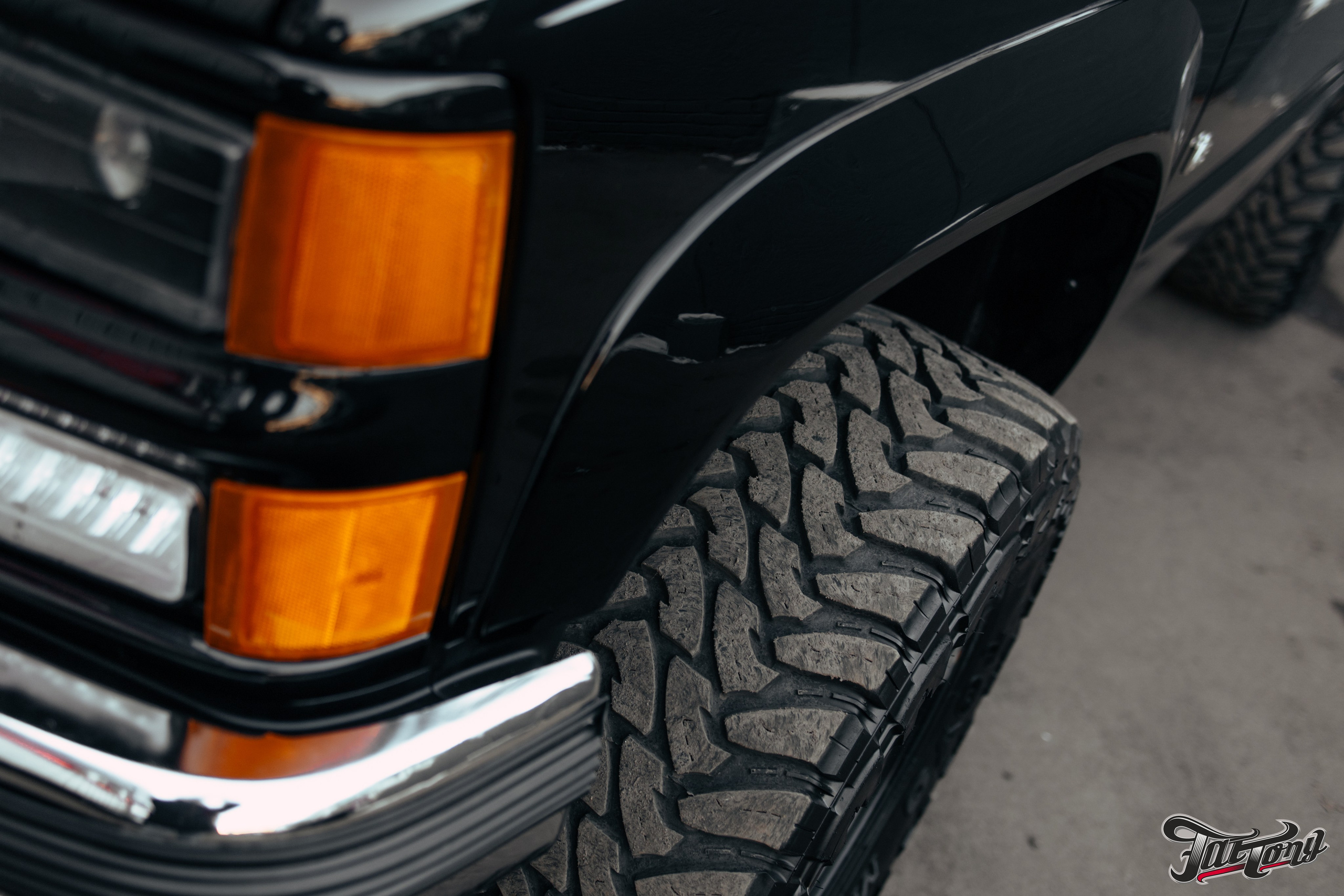 Chevrolet Tahoe I ремонт по кузову и окрас, пошив салона. DeLorein