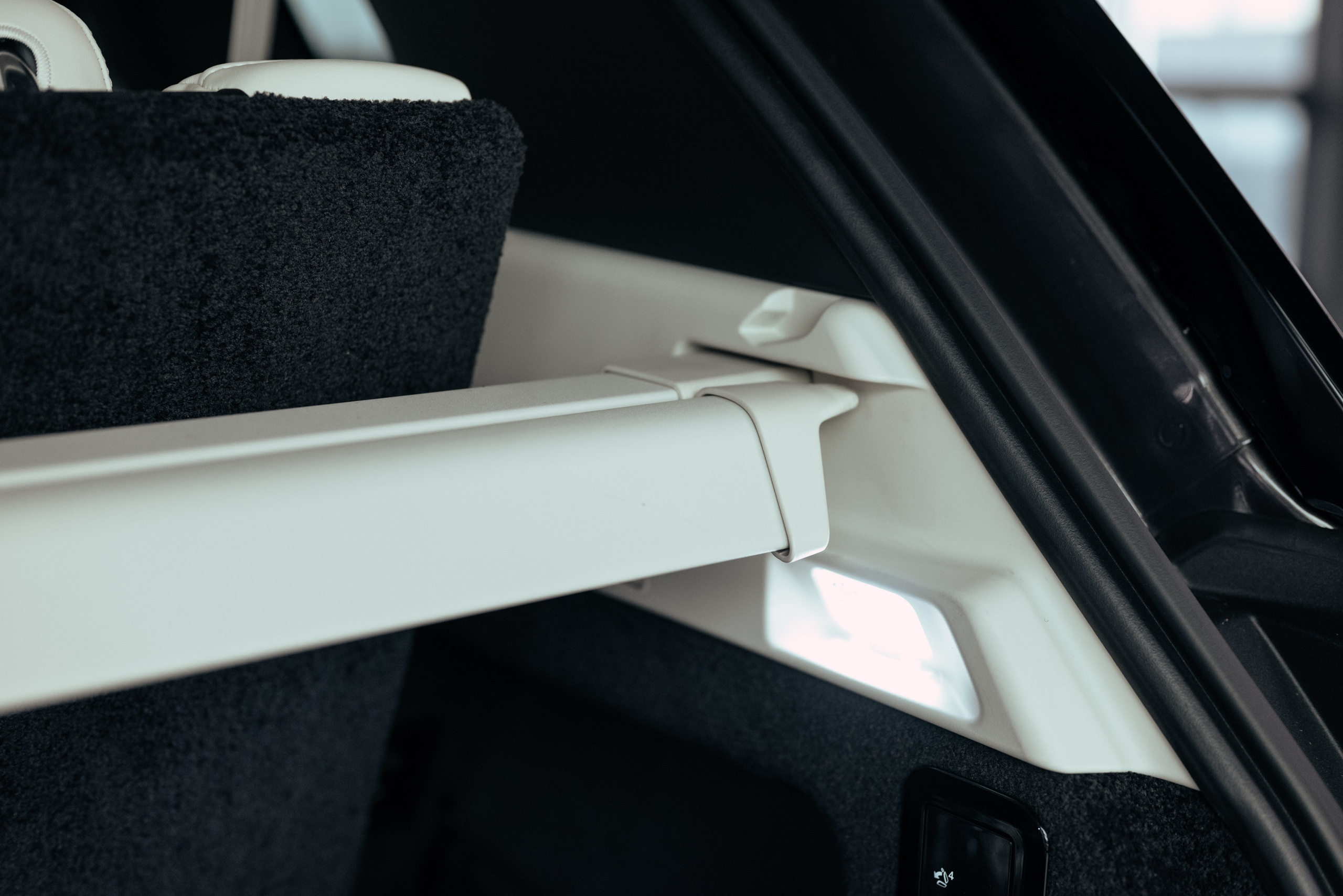 Range Rover long brown on white. DeLorein