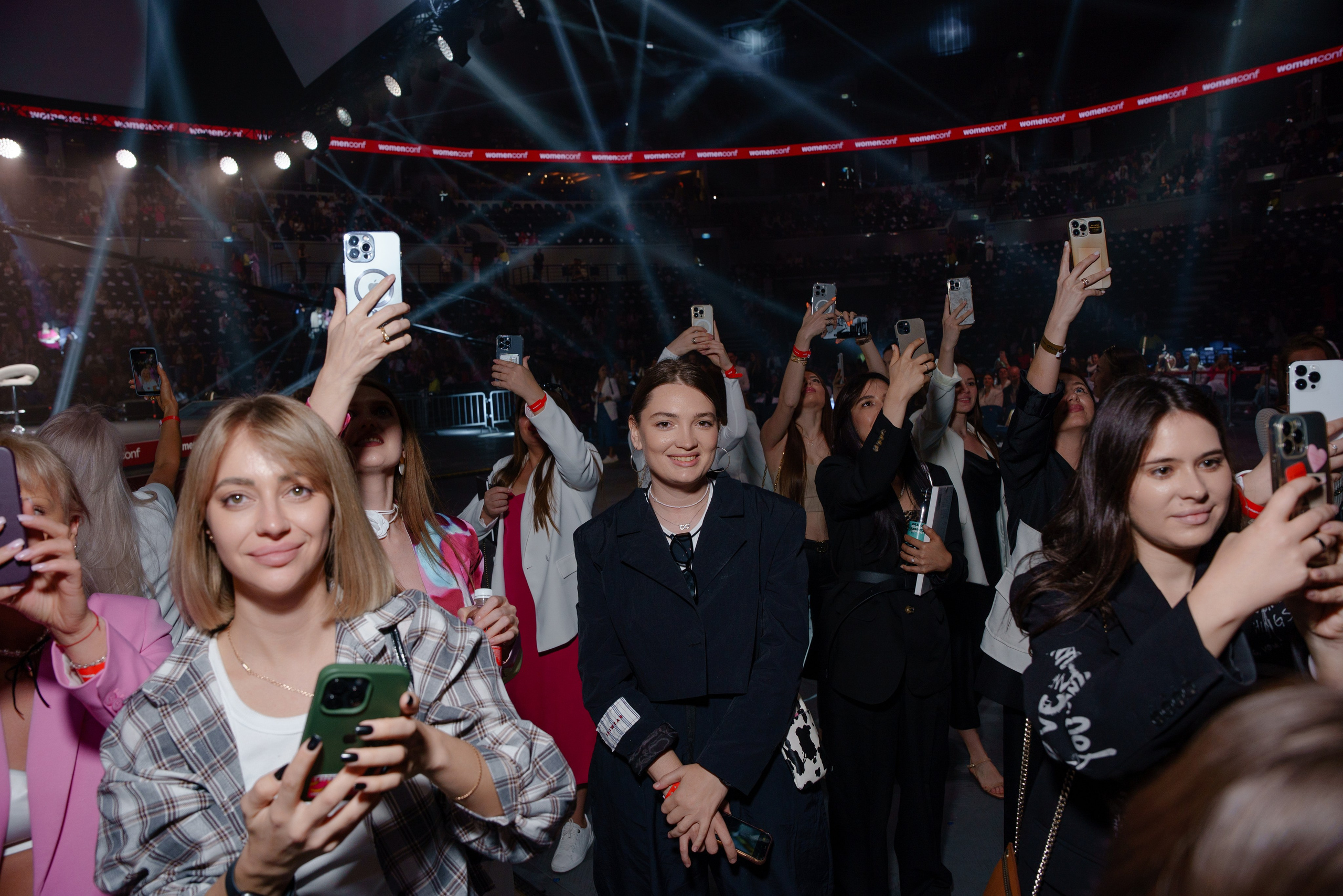 Фотограф на самую масштабную женскую конференцию в России WomenConf. Репортажный фотограф Москва Сергей Дружинин