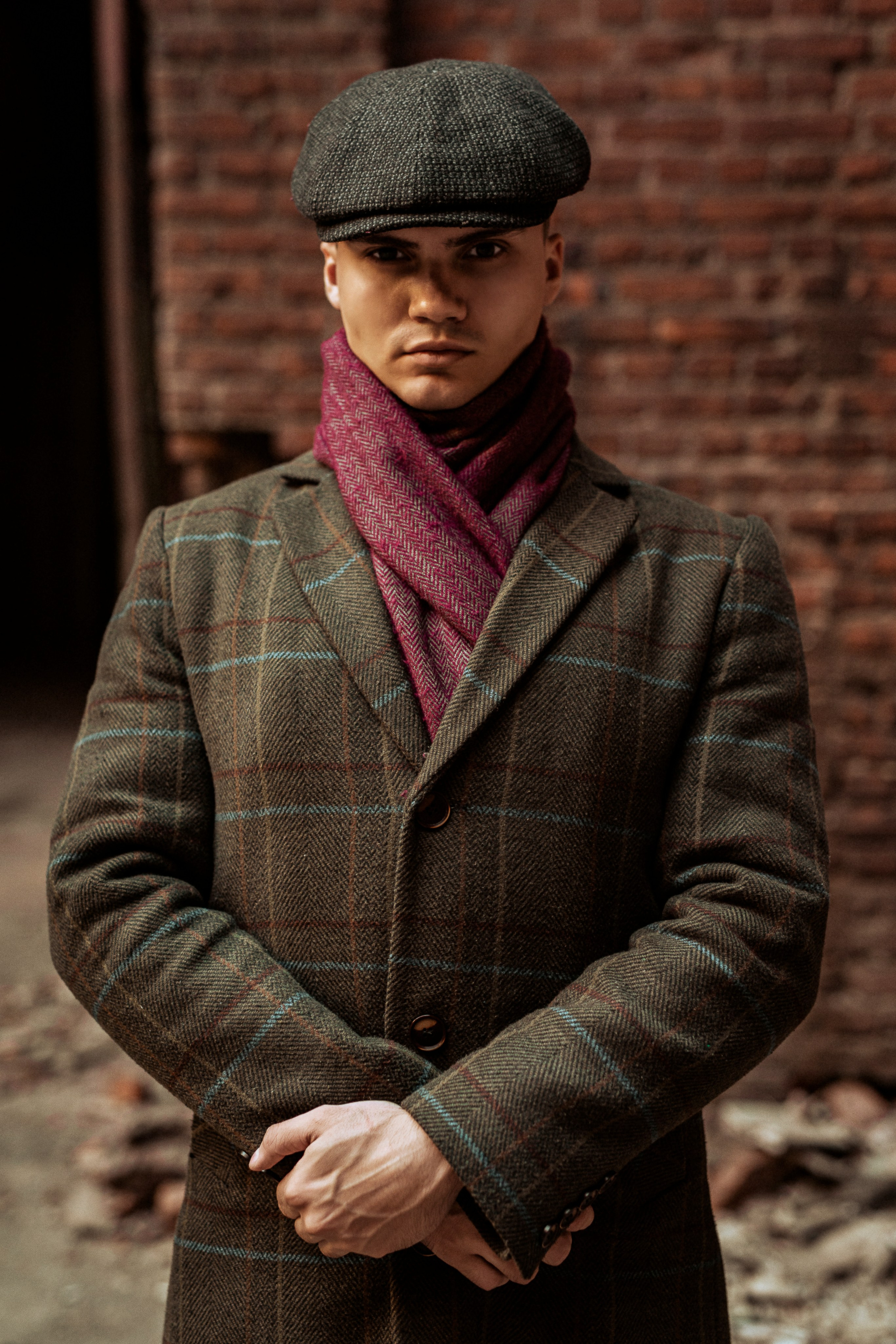 Фотосессия в стиле «Острых козырьков» для молодого парня