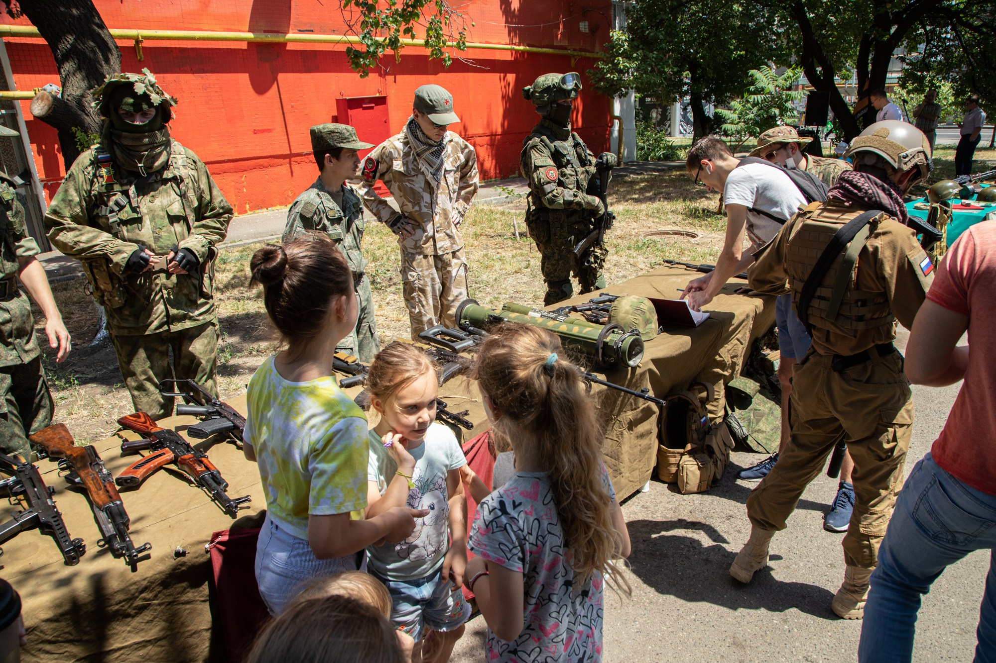 Открытие муралов памяти Героев СВО. Репортажный, промышленный и маркетплейс-фотограф Дмитрий Чернат