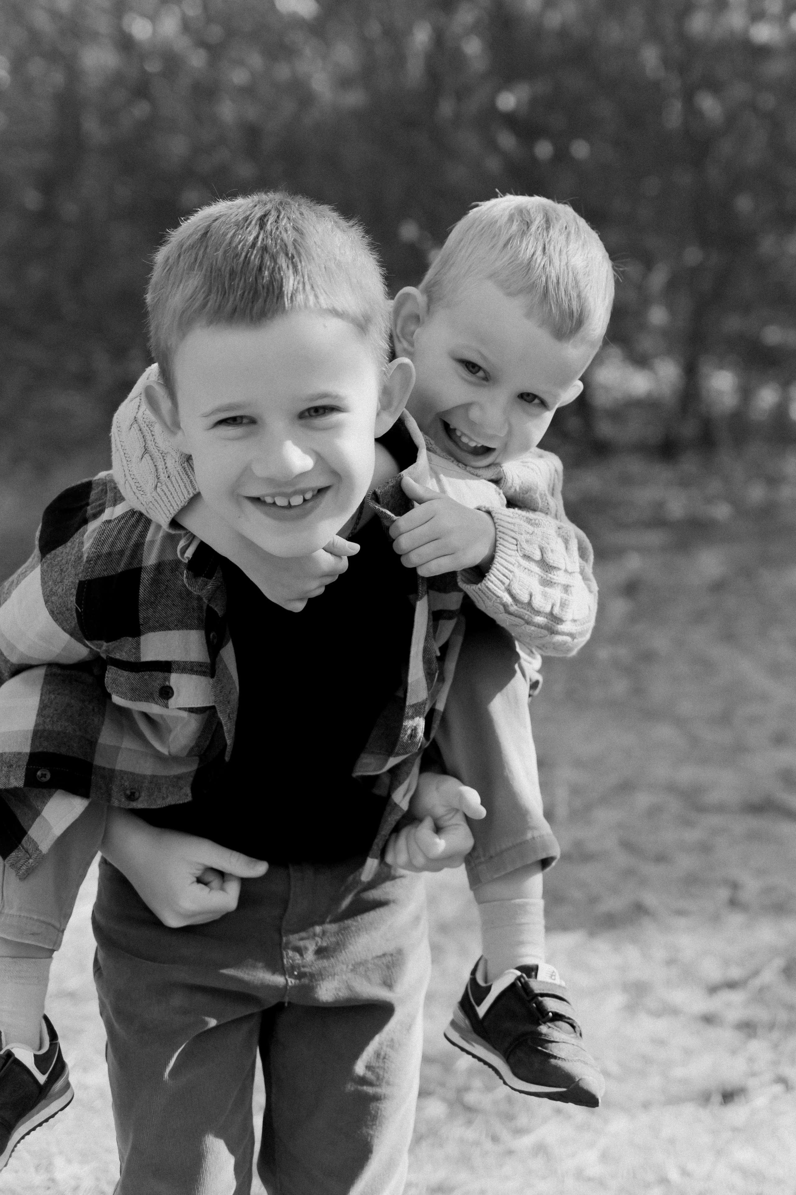 Семейная фотосессия в лесу. Свадебный и семейный фотограф г. Волгоград Биленко Ангелина