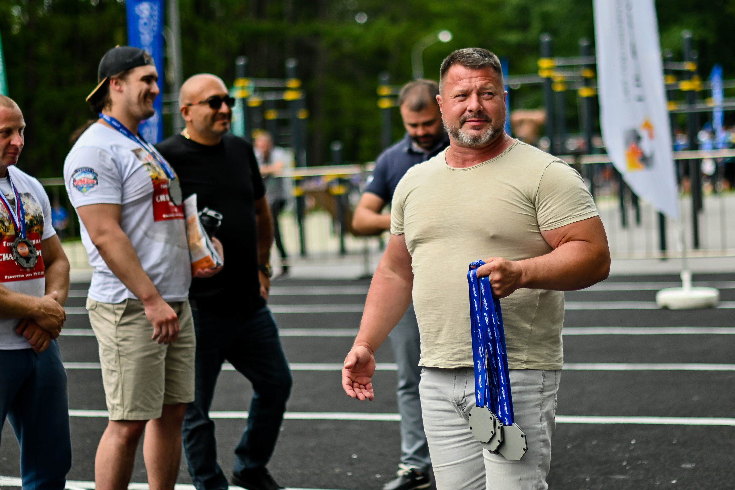 СТРОНГ. Фотограф для бизнесконтента, репортажей и семейного альбома в Москве