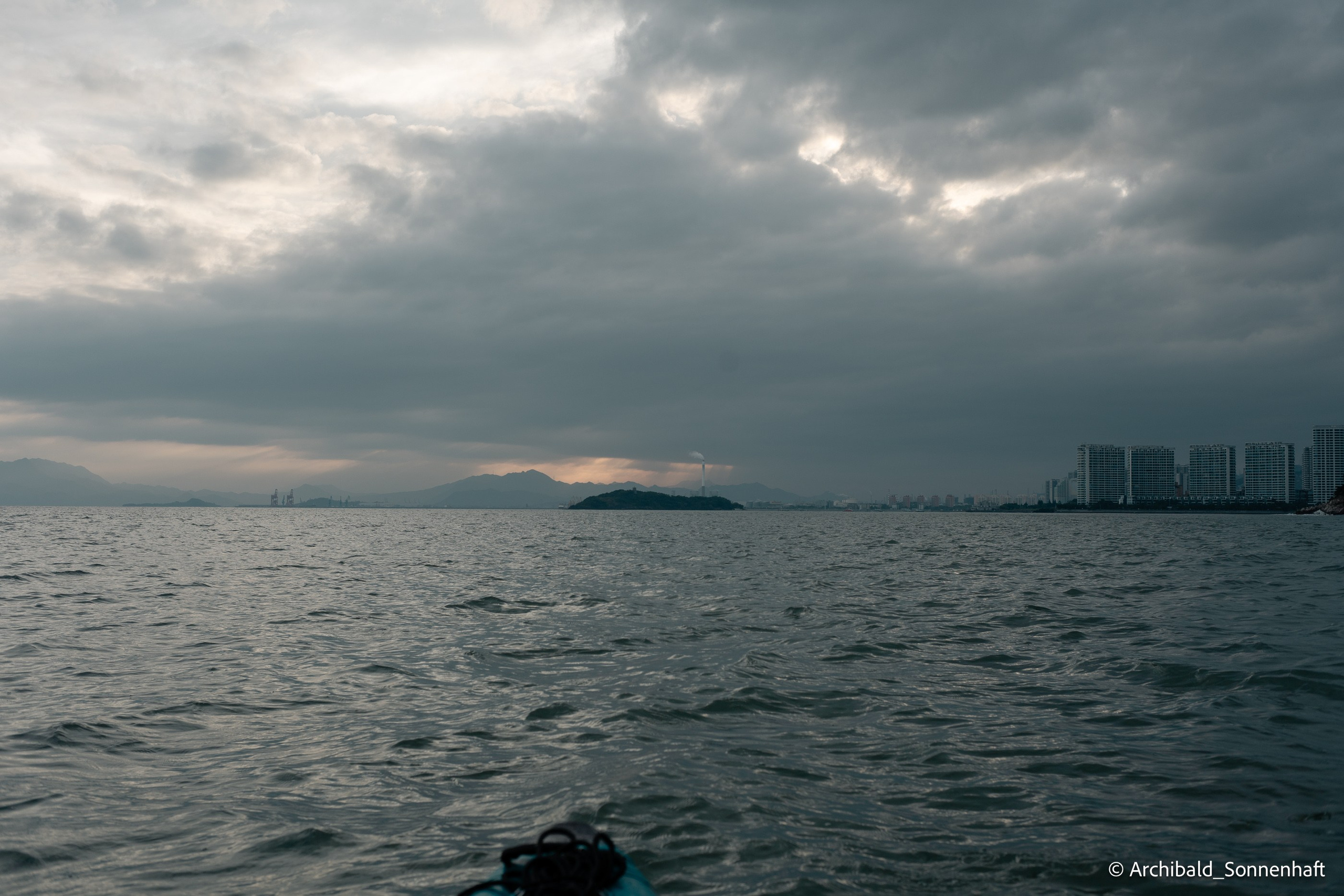 Kayaking in Huizhou, China. Photographer in Guangzhou, China. Archibald Sonnenhaft
