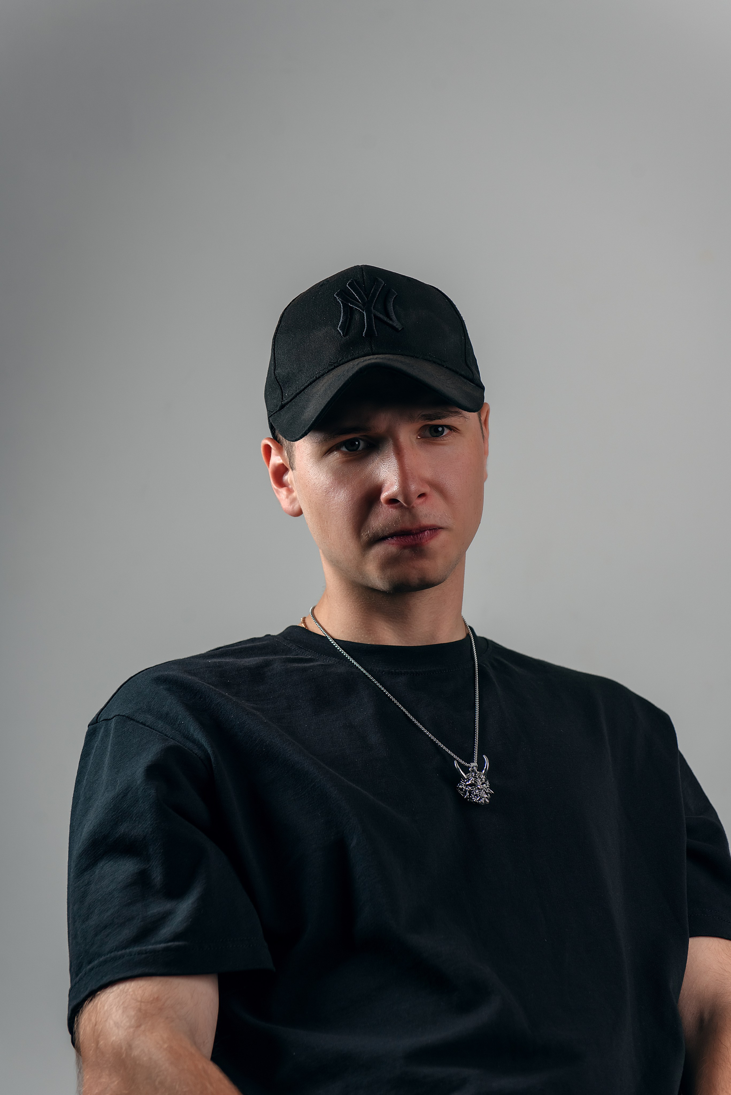 Мужской студийный портрет Сочи. Семейный и коммерческий фотограф в Сочи Александр Бодунов
