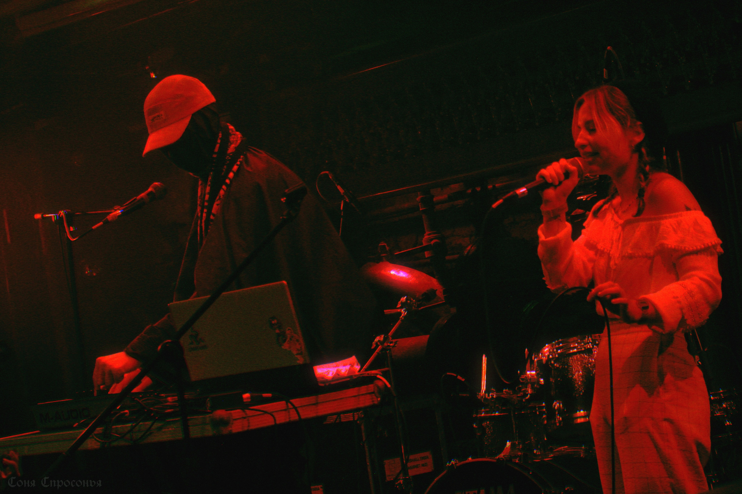 Синестетик 26.08.23. Концертный и портретный фотограф в Москве Соня Спросонья