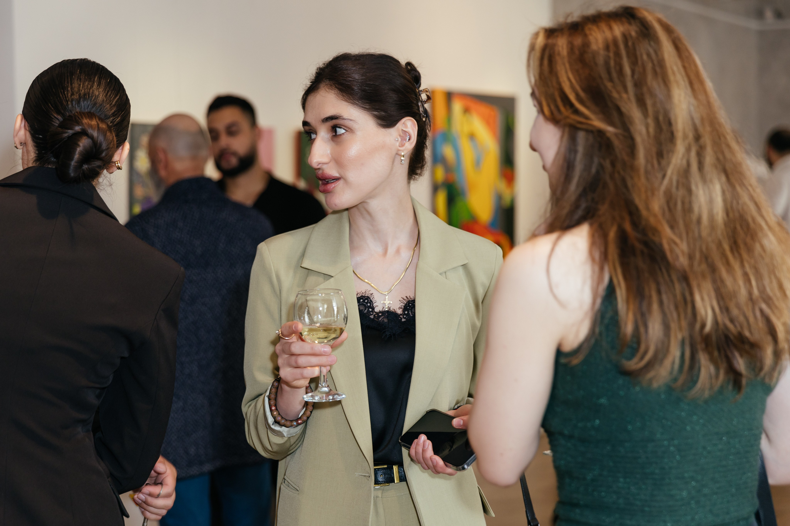 Выставка Лиры Алборовой «Цвет — это я». Свадебный и репортажный фотограф в Санкт-Петербурге Николай Голованов