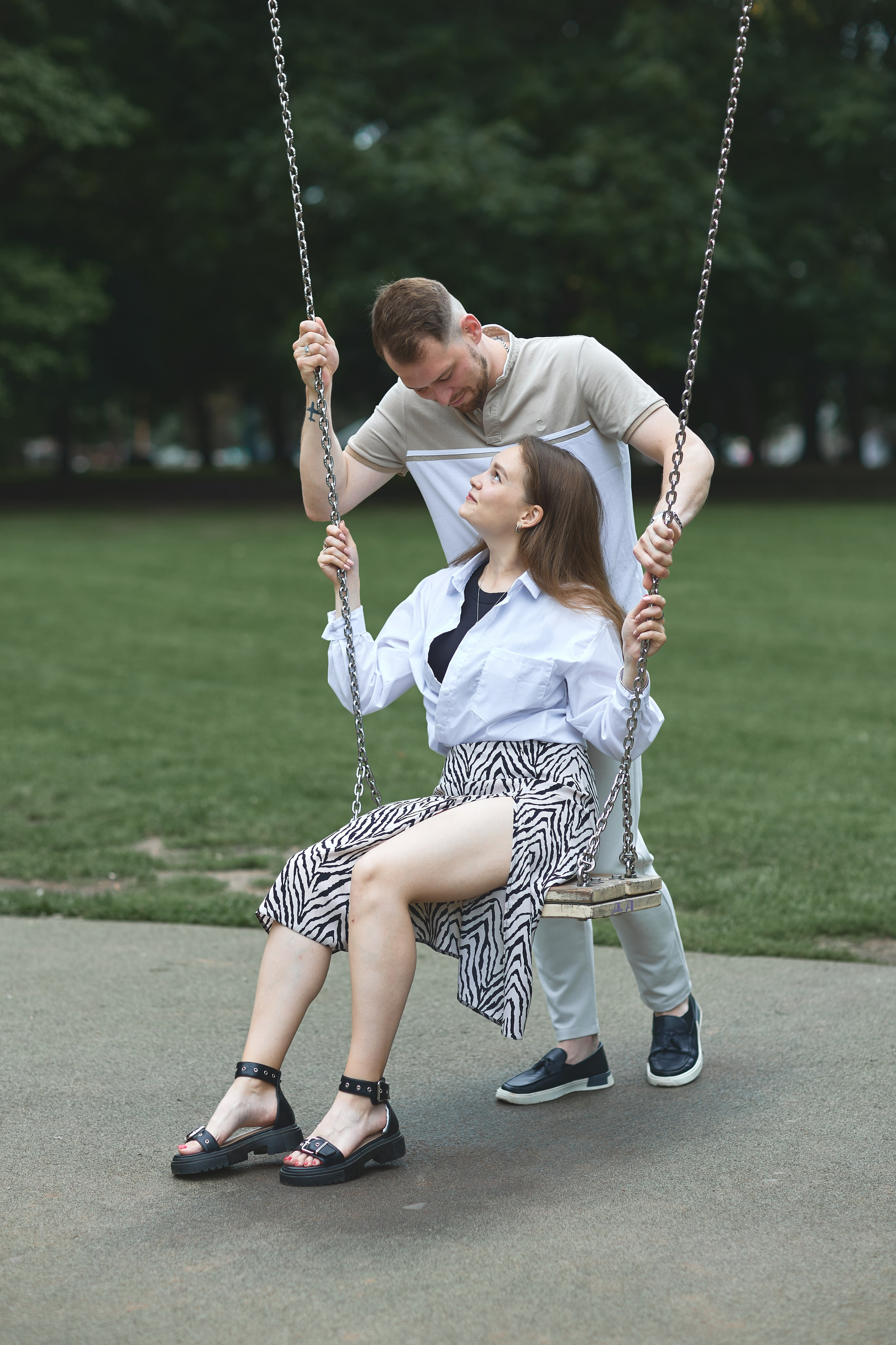 Love Story фотосессия пары в парке Калининграда