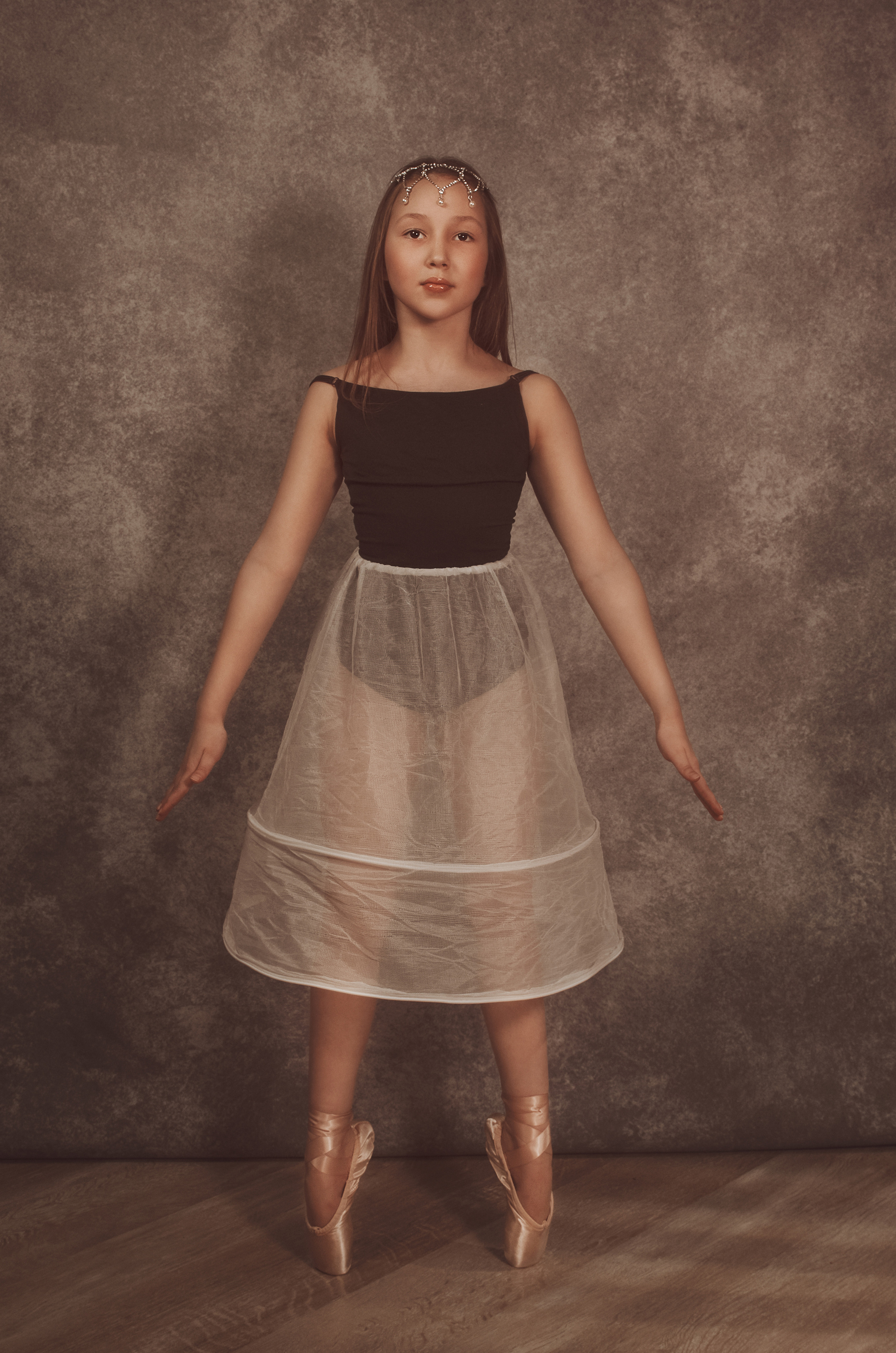 Алена «Пуанты». Стильные выпускные альбомы и индивидуальные фотосессии в Таганроге