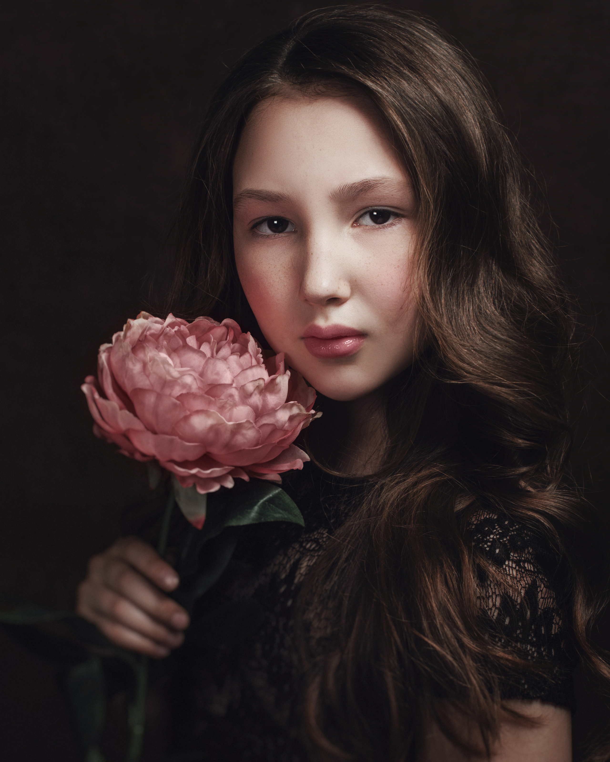 Алена «Цветок». Стильные выпускные альбомы и индивидуальные фотосессии в Таганроге