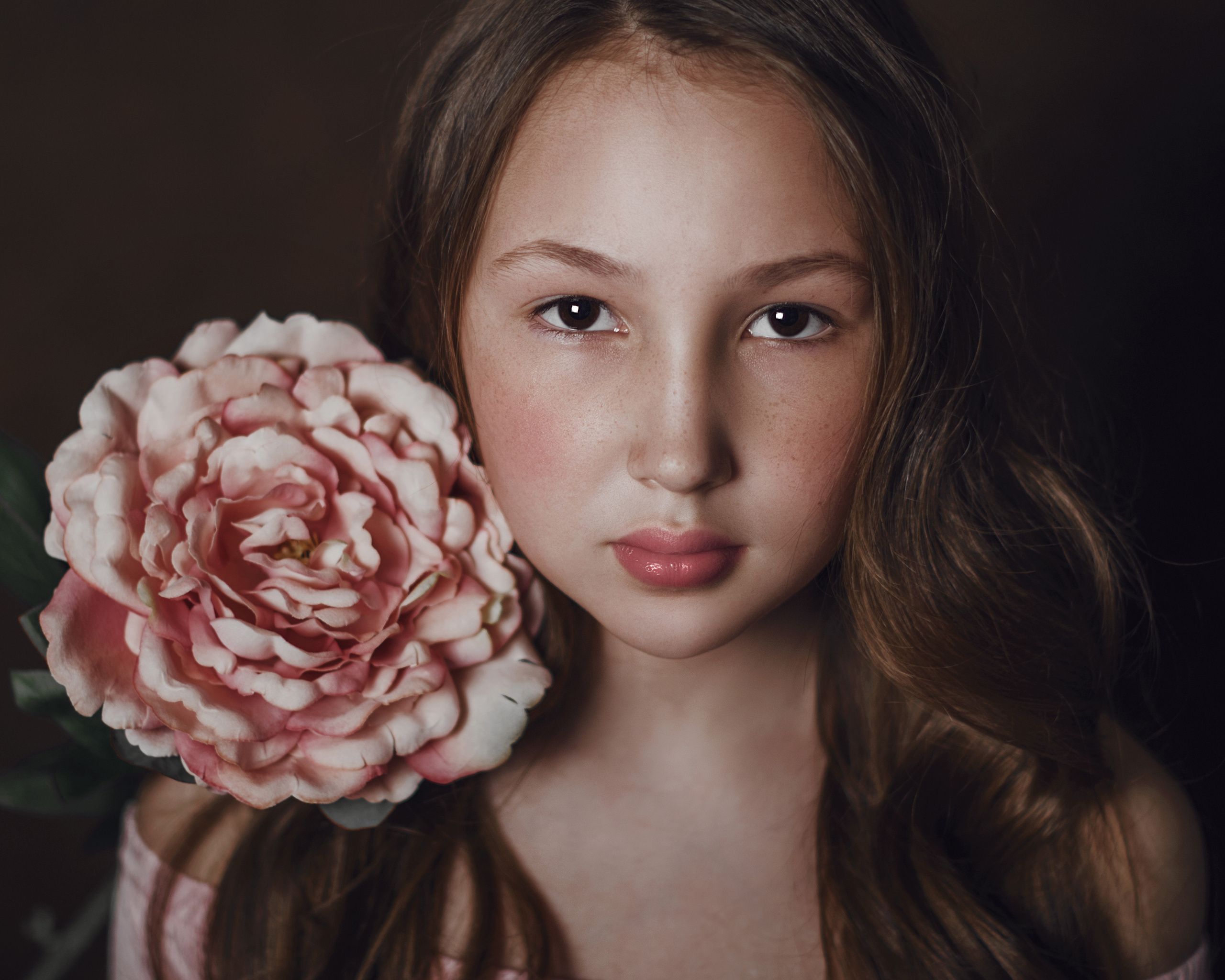 Алена «Цветок». Стильные выпускные альбомы и индивидуальные фотосессии в Таганроге