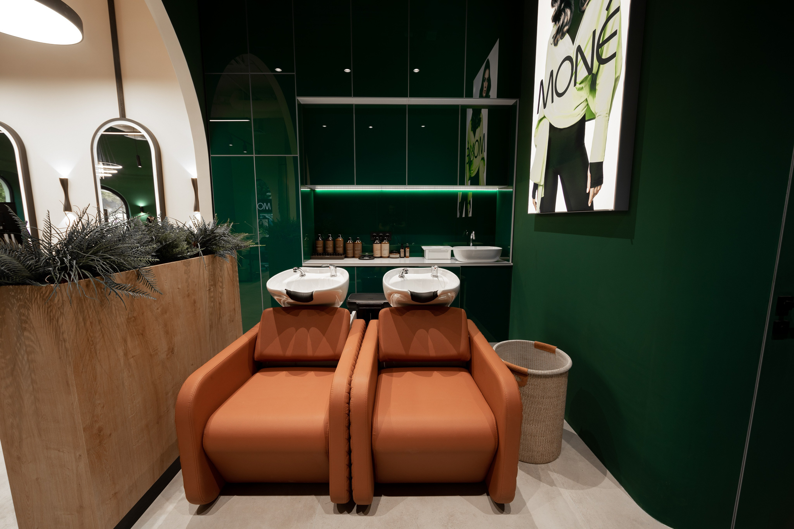 Сроки выполнения задач также зависят от помещения и объема работы по обработке материала. Обычно, на выполнение заказа нужно от 2 до 5 дней.