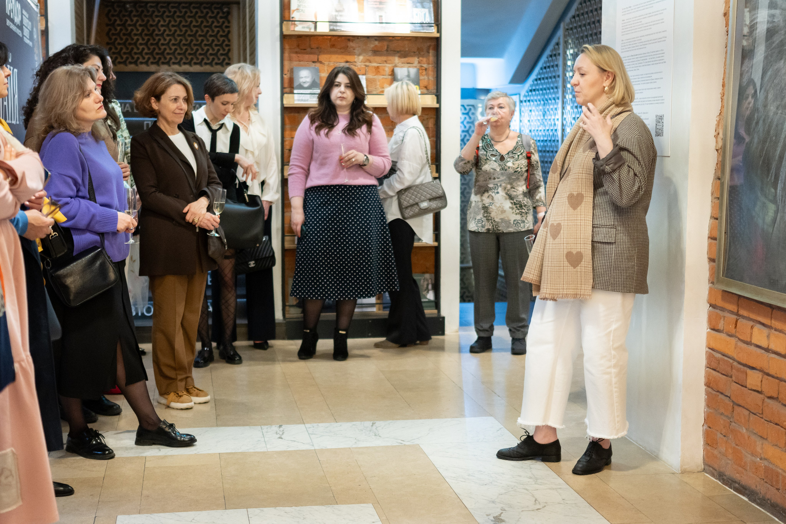 Выставка «Мы и Майя» — экскурсия и дегустационный ужин. Фотограф и видеограф в Москве Анна Матюхина